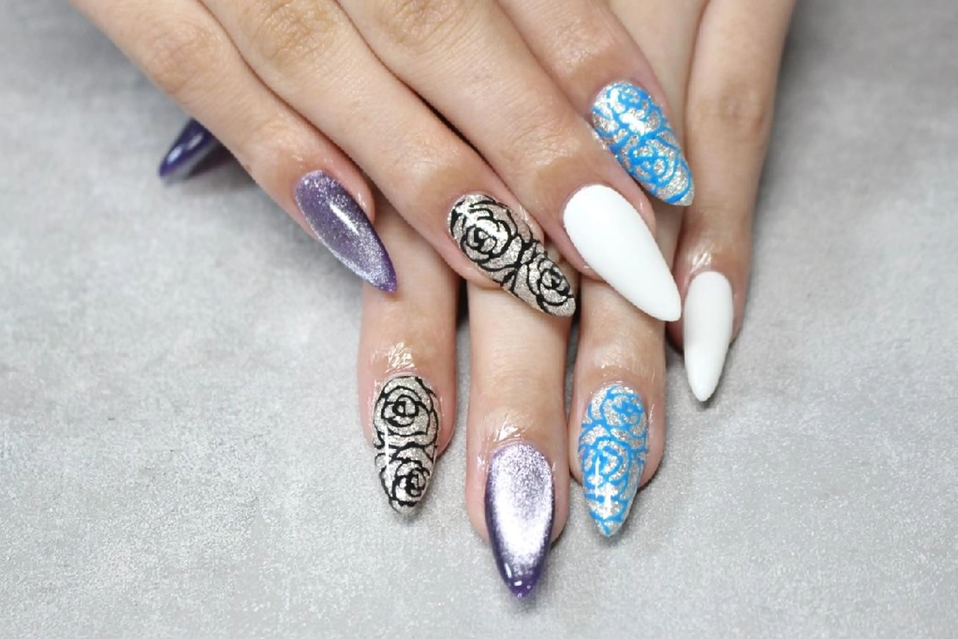 ネイル 成人式 ネイル＆ホワイトニング   Yu-a所属・yu-a  スカルプ ネイルakiのネイルデザイン