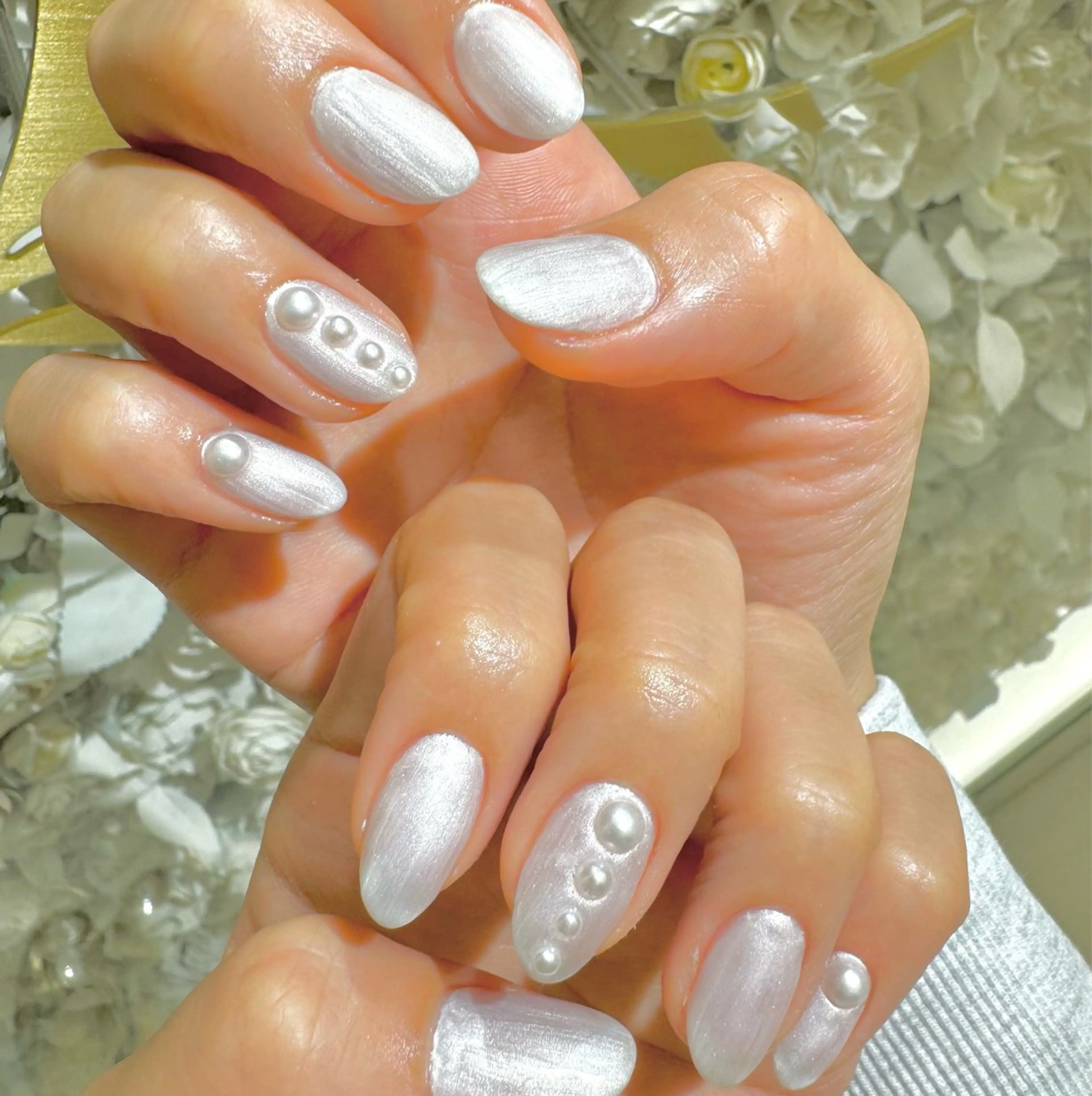 ネイル ホワイト ハンドネイル La Luna アヤカのネイルデザイン