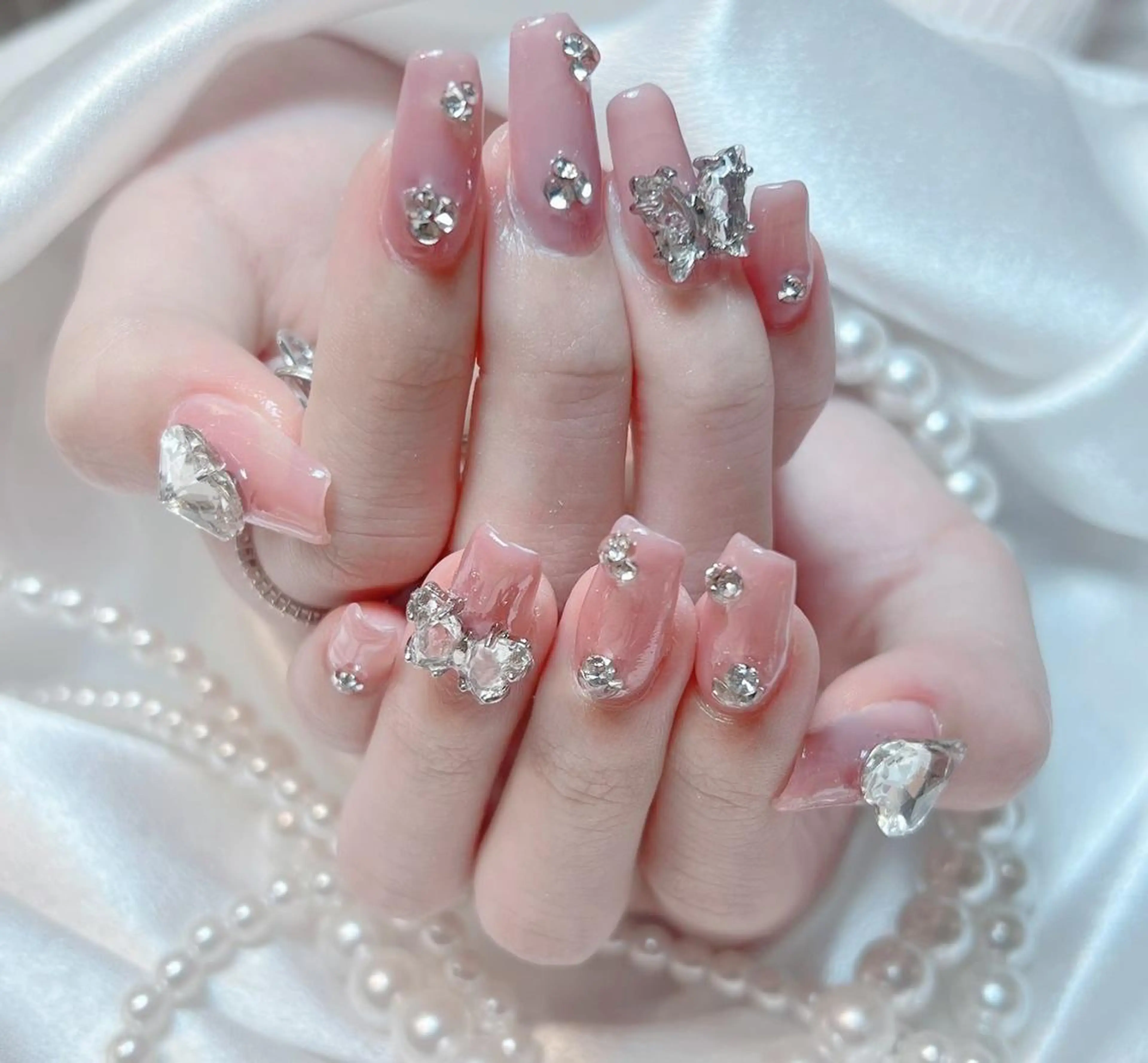 ネイル RAFFINE 月🦋🩵のネイルデザイン