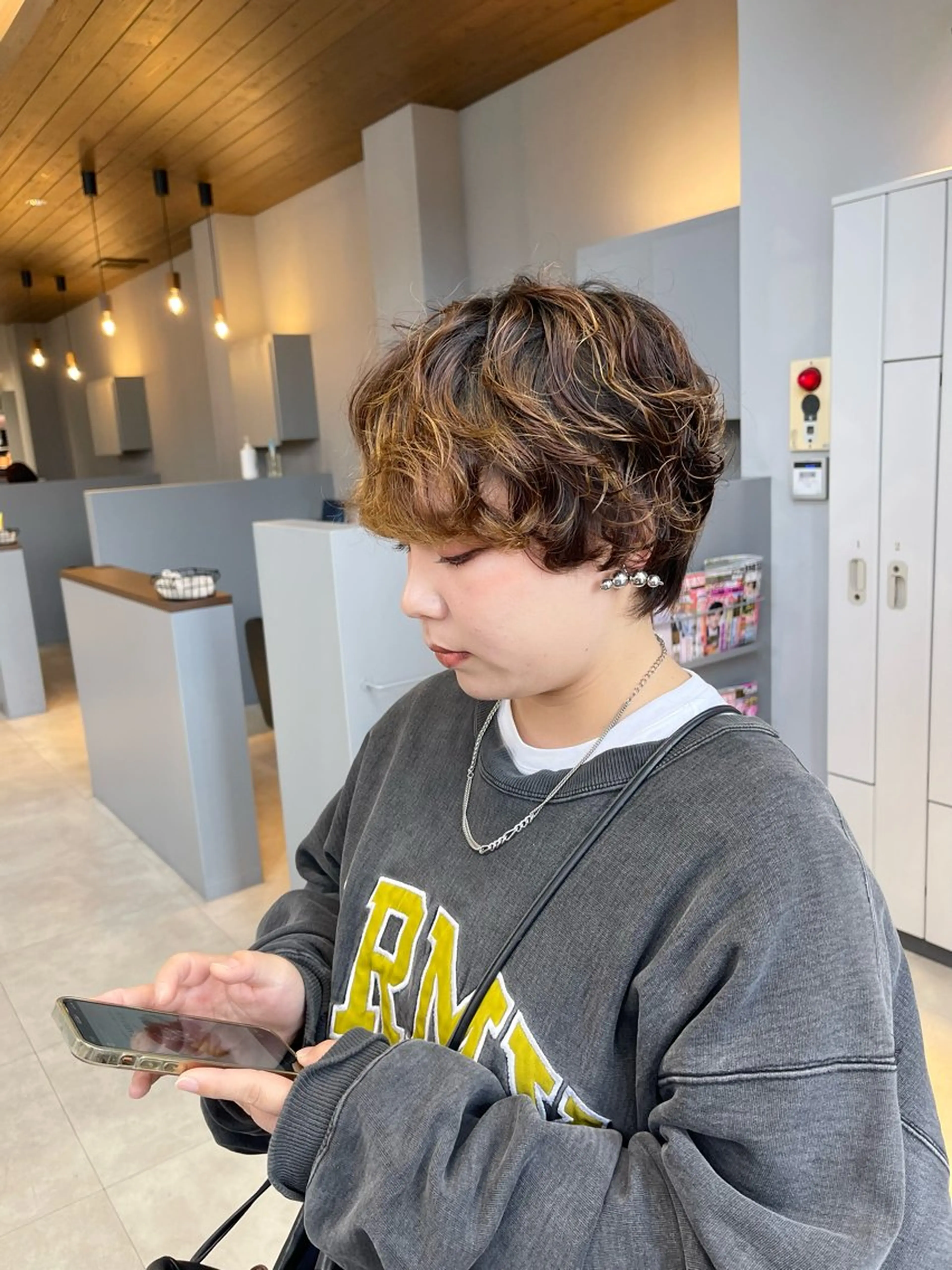 ショート カラー パーマ ショートヘア カット パーマ 石原圭悟 /ショート/艶カラーのヘアスタイル