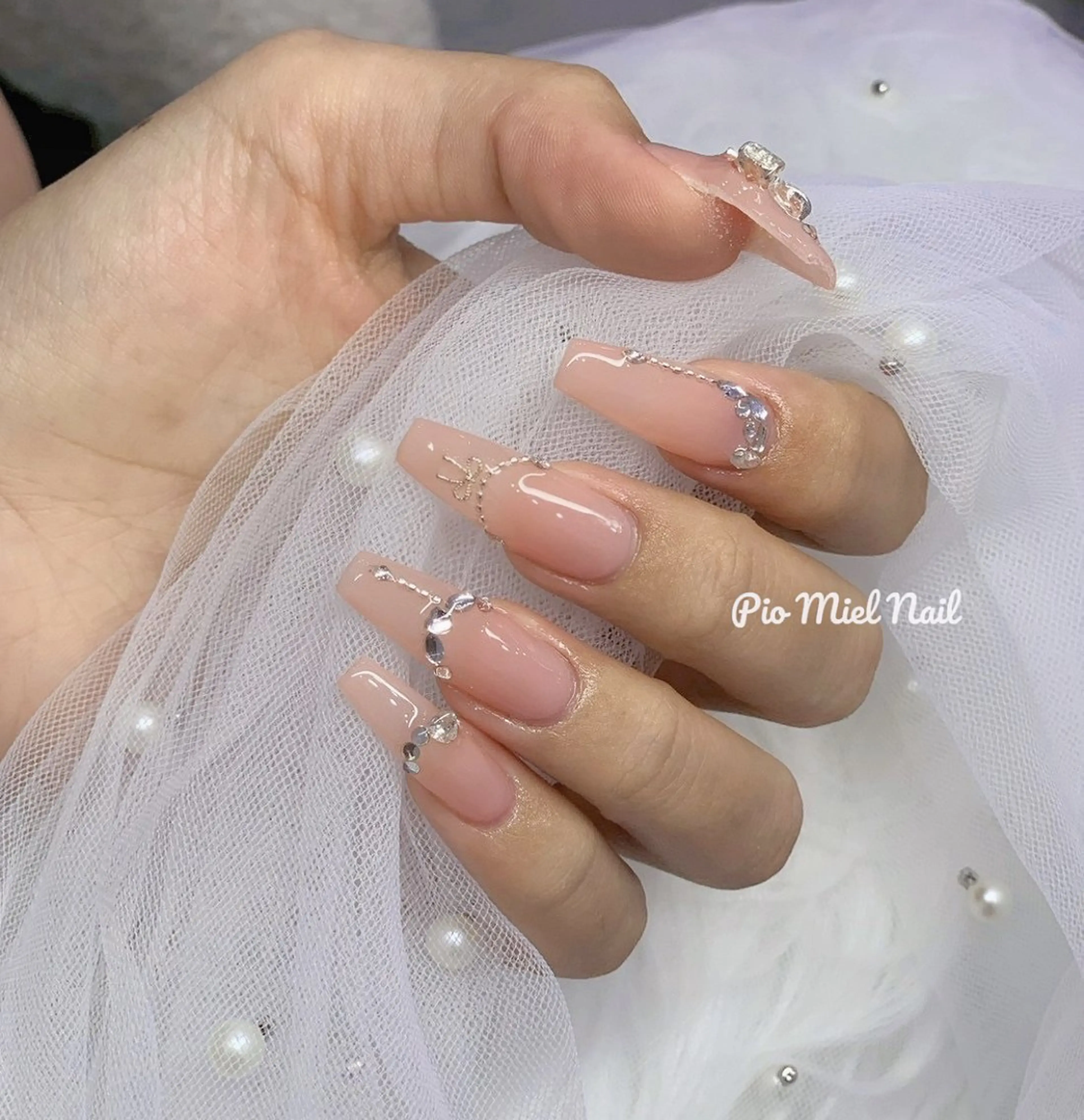 セミロング ハンドネイル Pio Mielのネイルデザイン