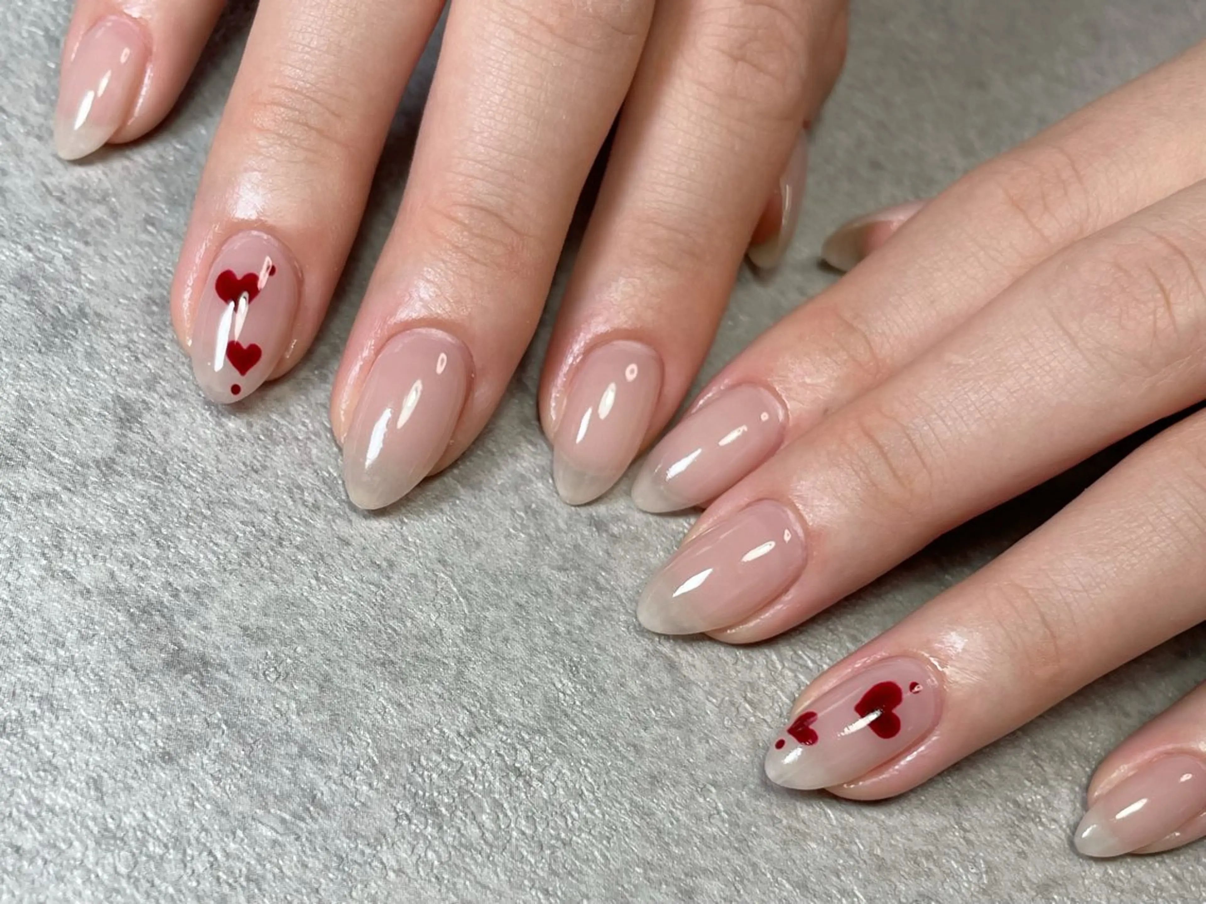 💅　ワンカラー＋2本アートデザイン（ケア、当店オフ込み) 3D、有料パーツは別料金の写真