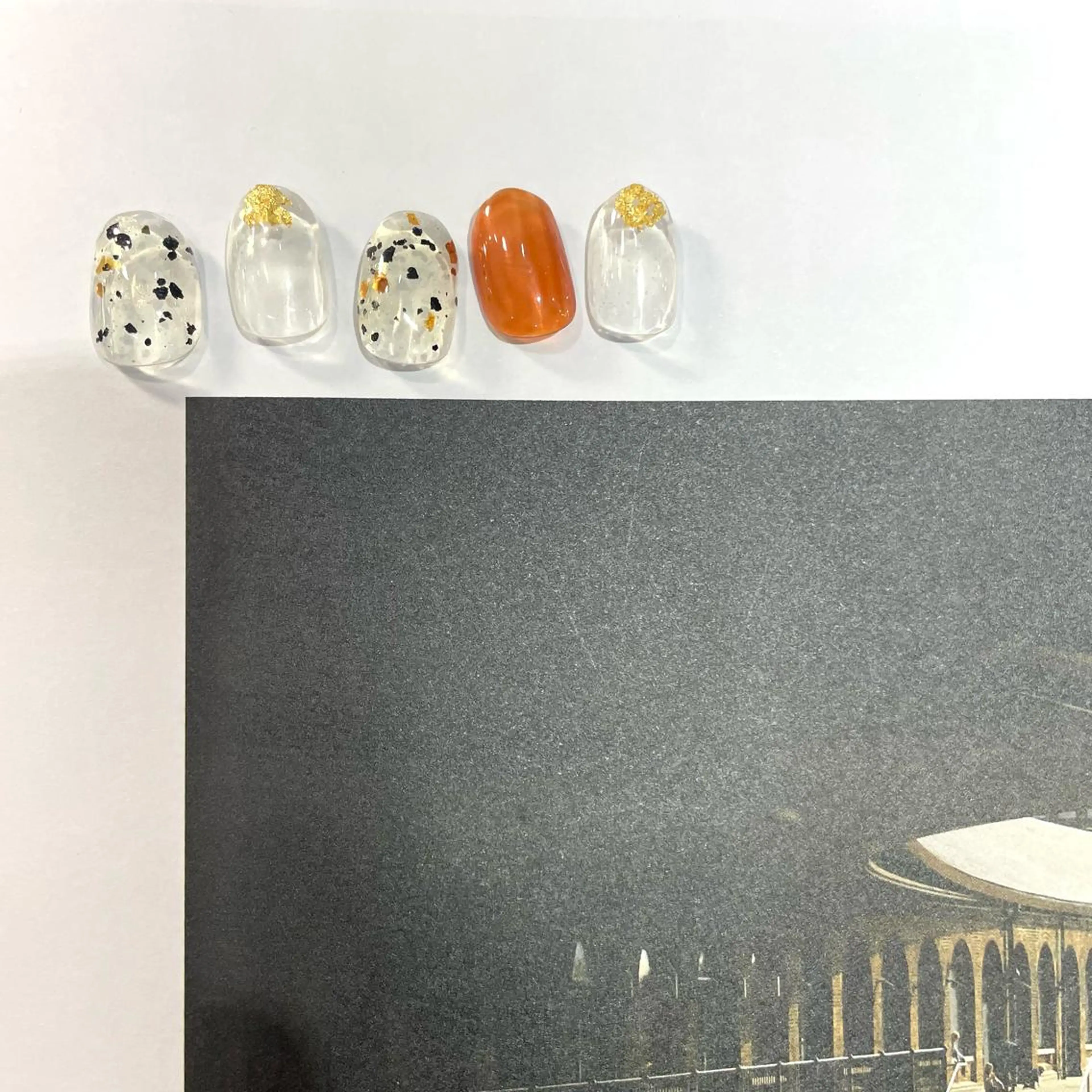 ネイル anyora nail salon所属・大人ワンホン キラキラ／Ayanoのネイルデザイン