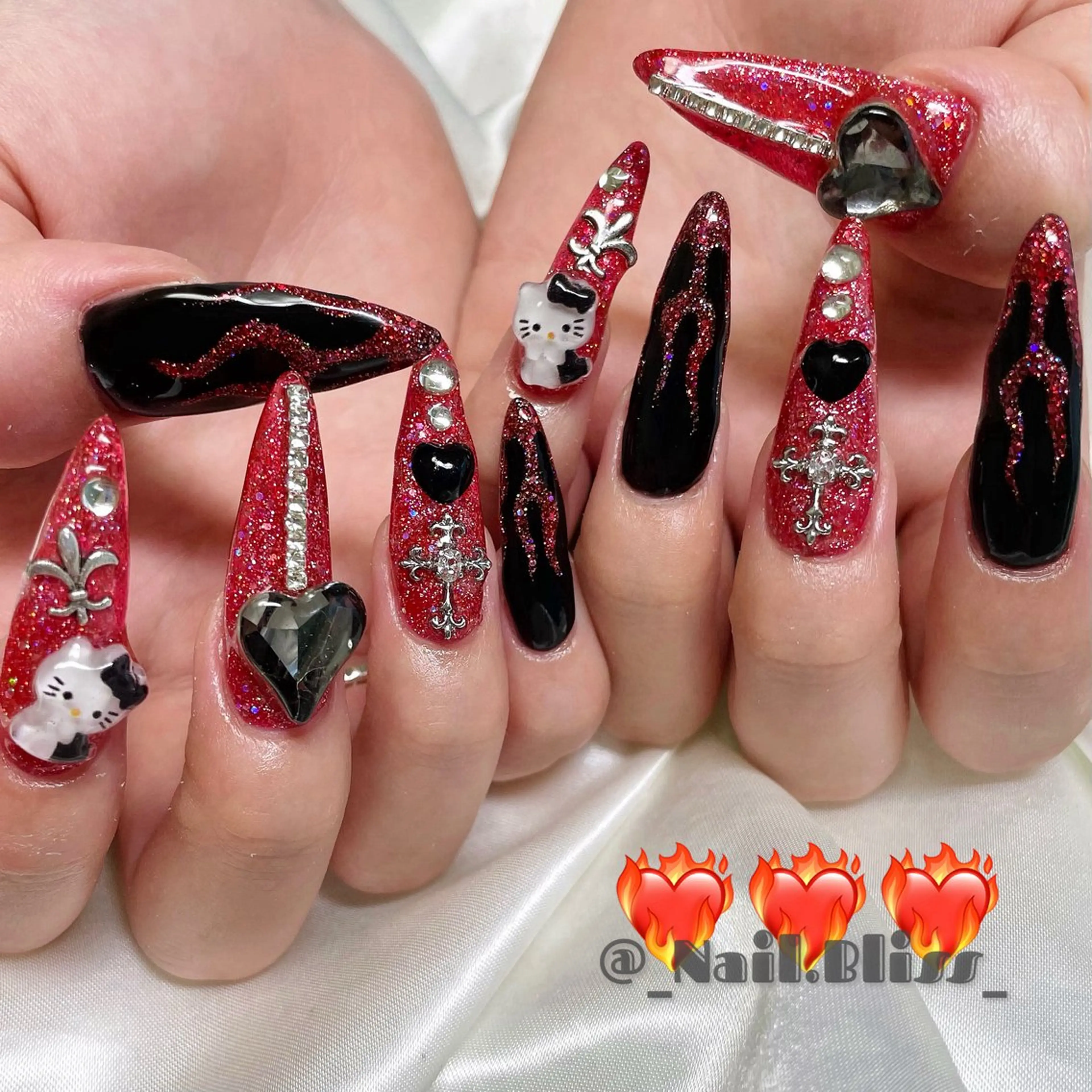 ネイル ロングネイル 赤色 ハンドネイル NAIL BLISSのネイルデザイン