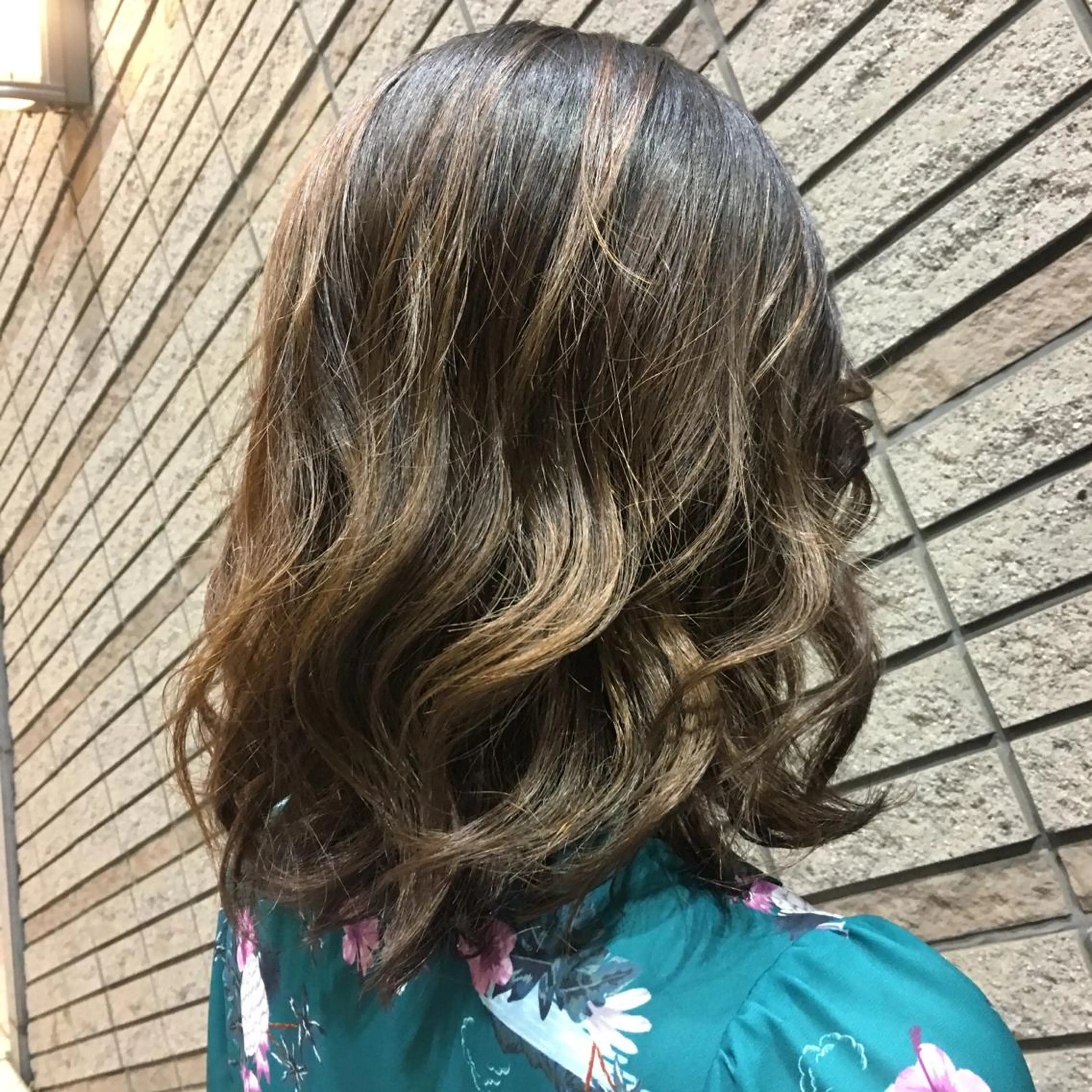 ミディアム カラー ミディアムパーマ バレイヤージュ イルミナカラー 外国人風カラー レイヤーカット カット ヘアカラー N° jillva ♦️川端裕司♦️のヘアスタイル