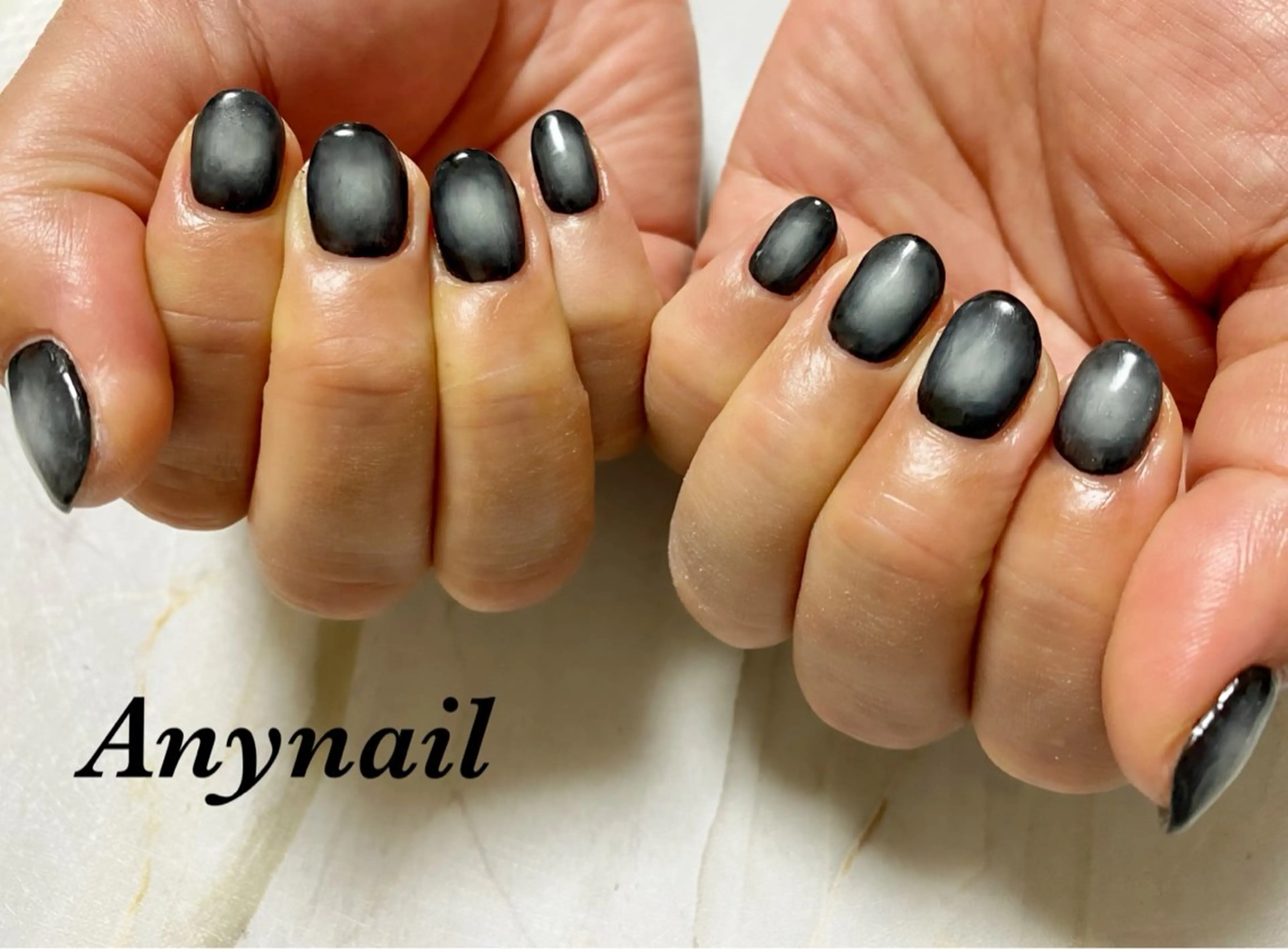 ネイル ブルー チークネイル ショートネイル ホワイト 冬ネイル ハンドネイル 岩澤 恵子のネイルデザイン