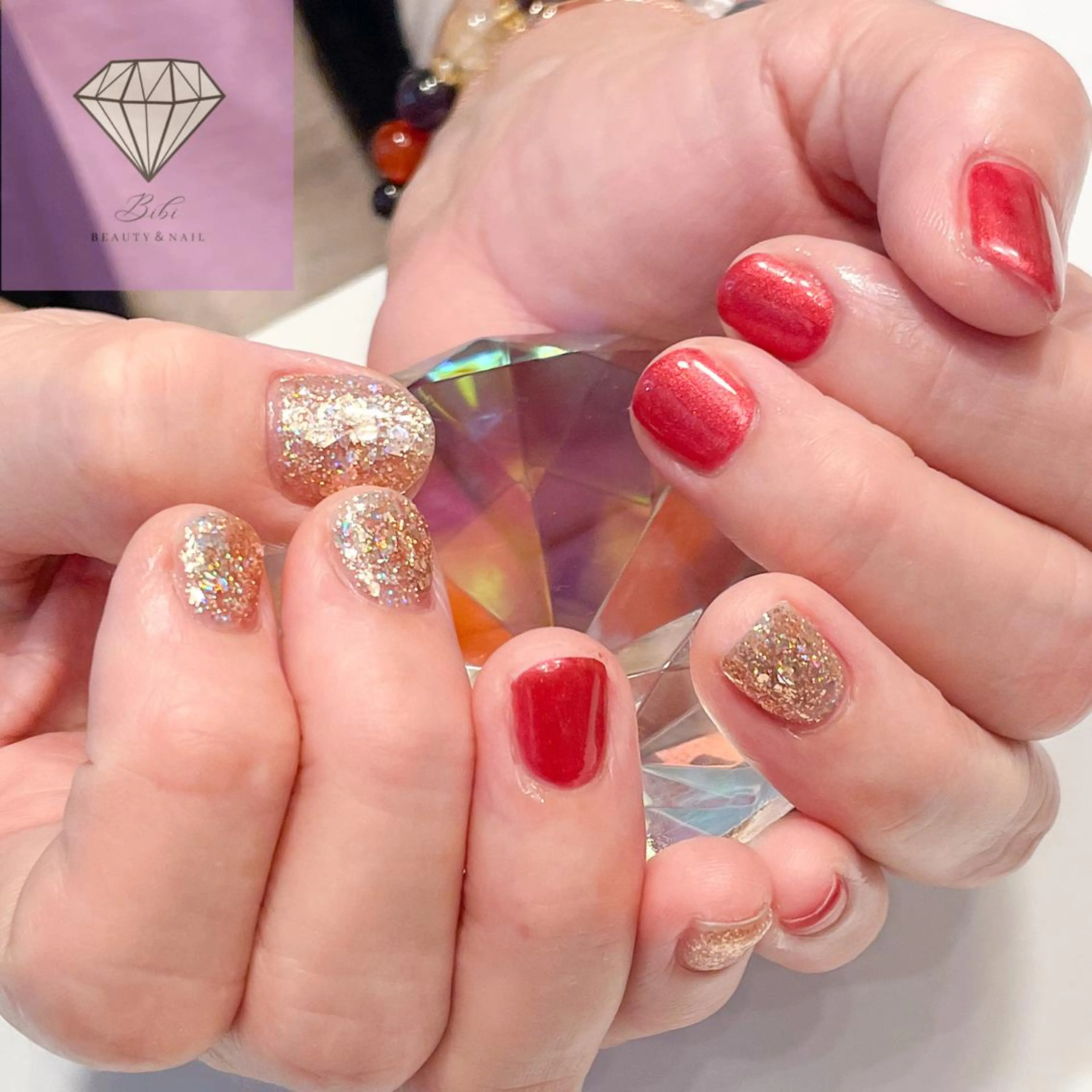 ネイル ゴールド ラメ(グリッター) ワンカラーネイル 赤色 ハンドネイル ネイルサロン💎 Bibiのネイルデザイン