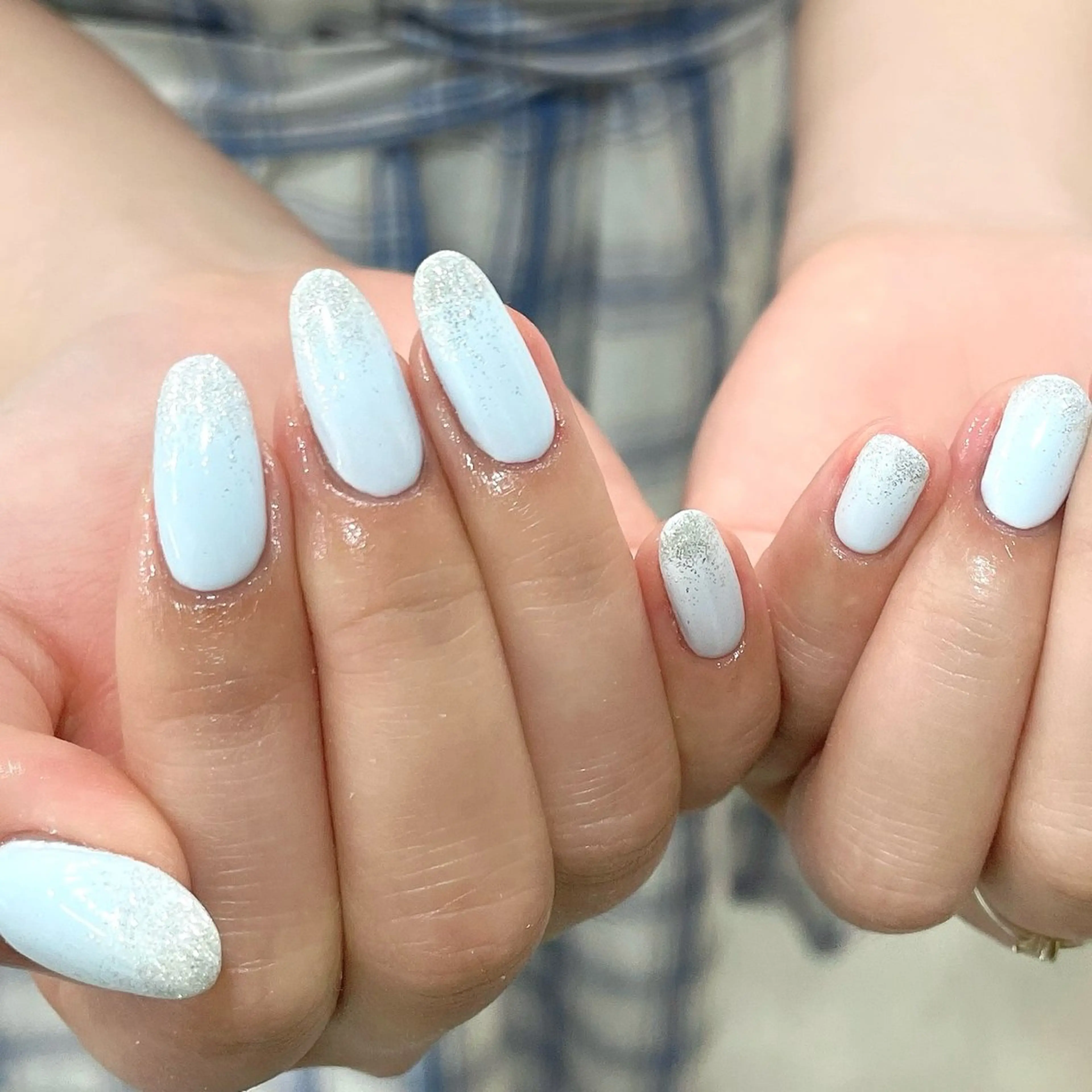 ネイル ラメ(グリッター) 水色 シルバー ハンドネイル 🤍One MISAKI🤍のネイルデザイン