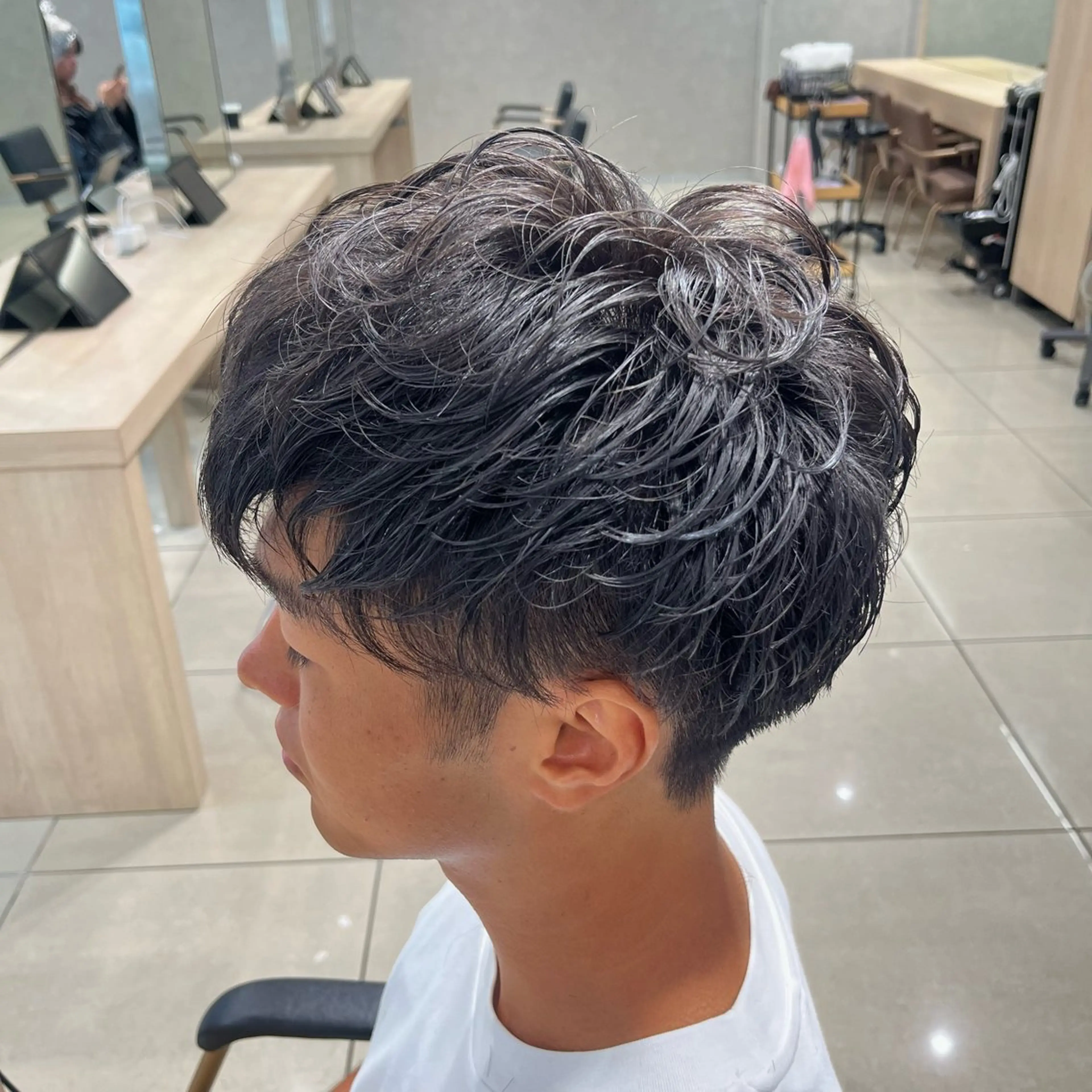 ショート パーマ メンズ メンズパーマ カット パーマ 巖本 真希のヘアスタイル