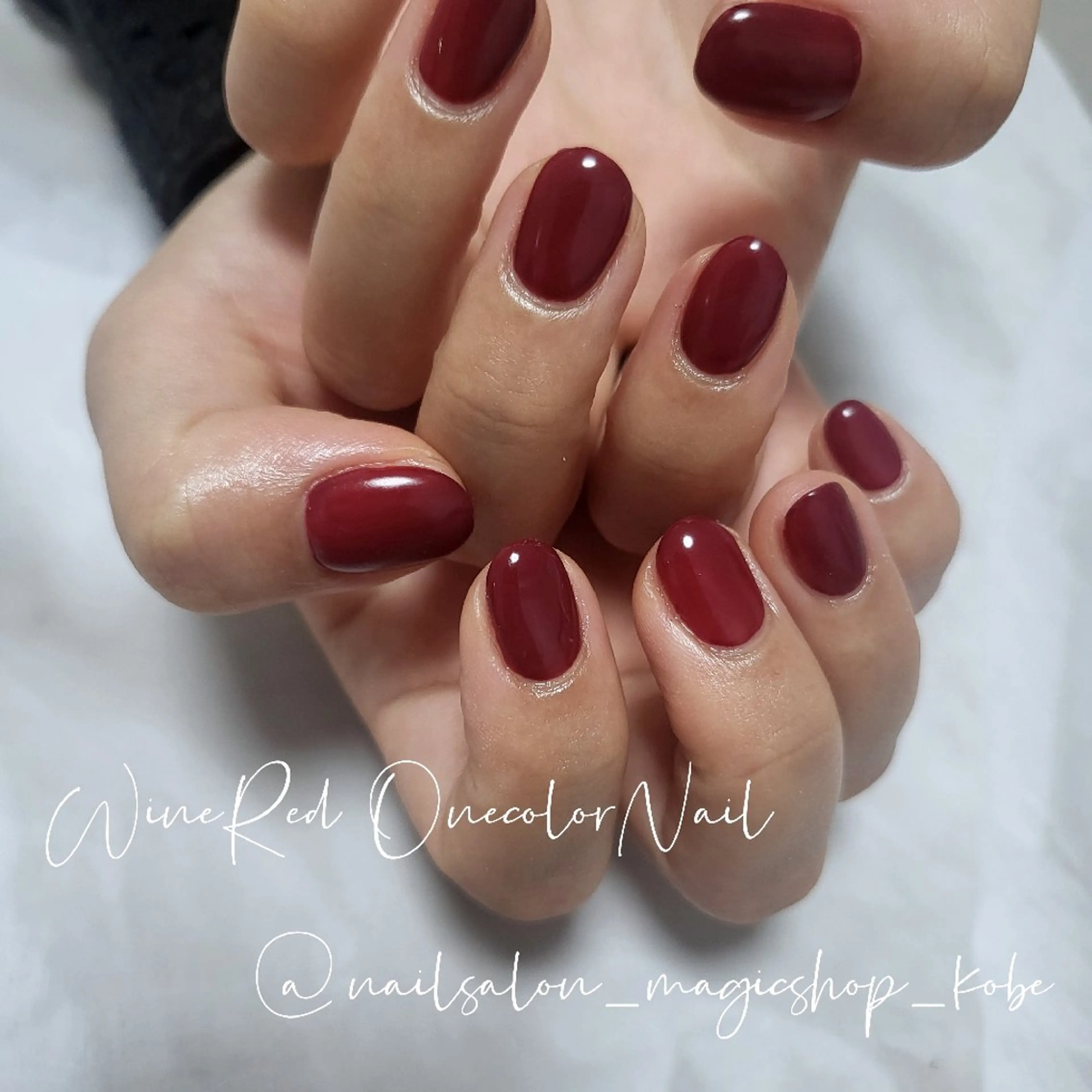 ネイル ボルドー フットネイル ジェルネイル ワンカラーネイル 赤色 ハンドネイル Nailsalon MagicShopのネイルデザイン