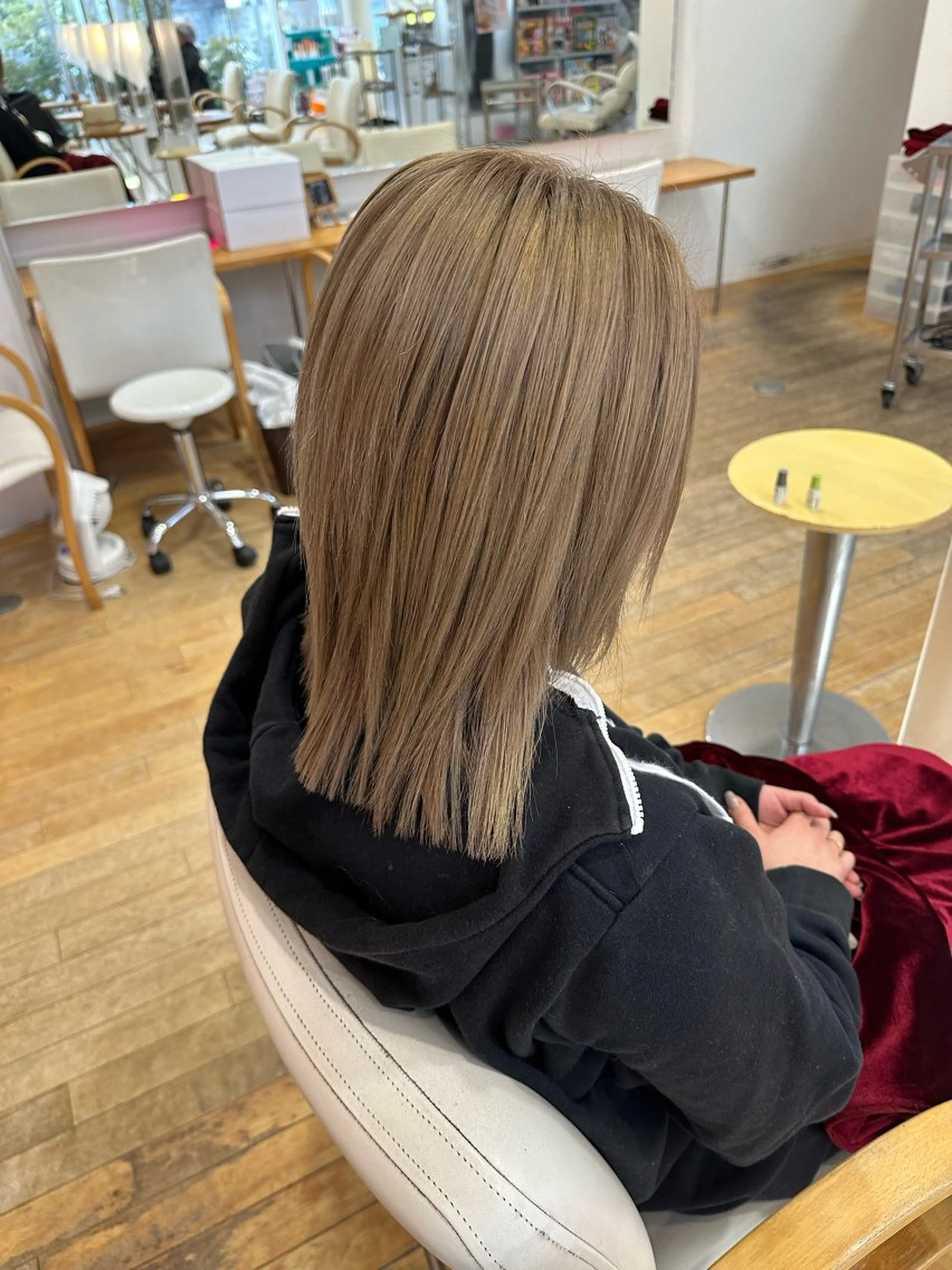 ミディアム カラー グレージュ ヘアカラー 山本 瑠華のヘアスタイル