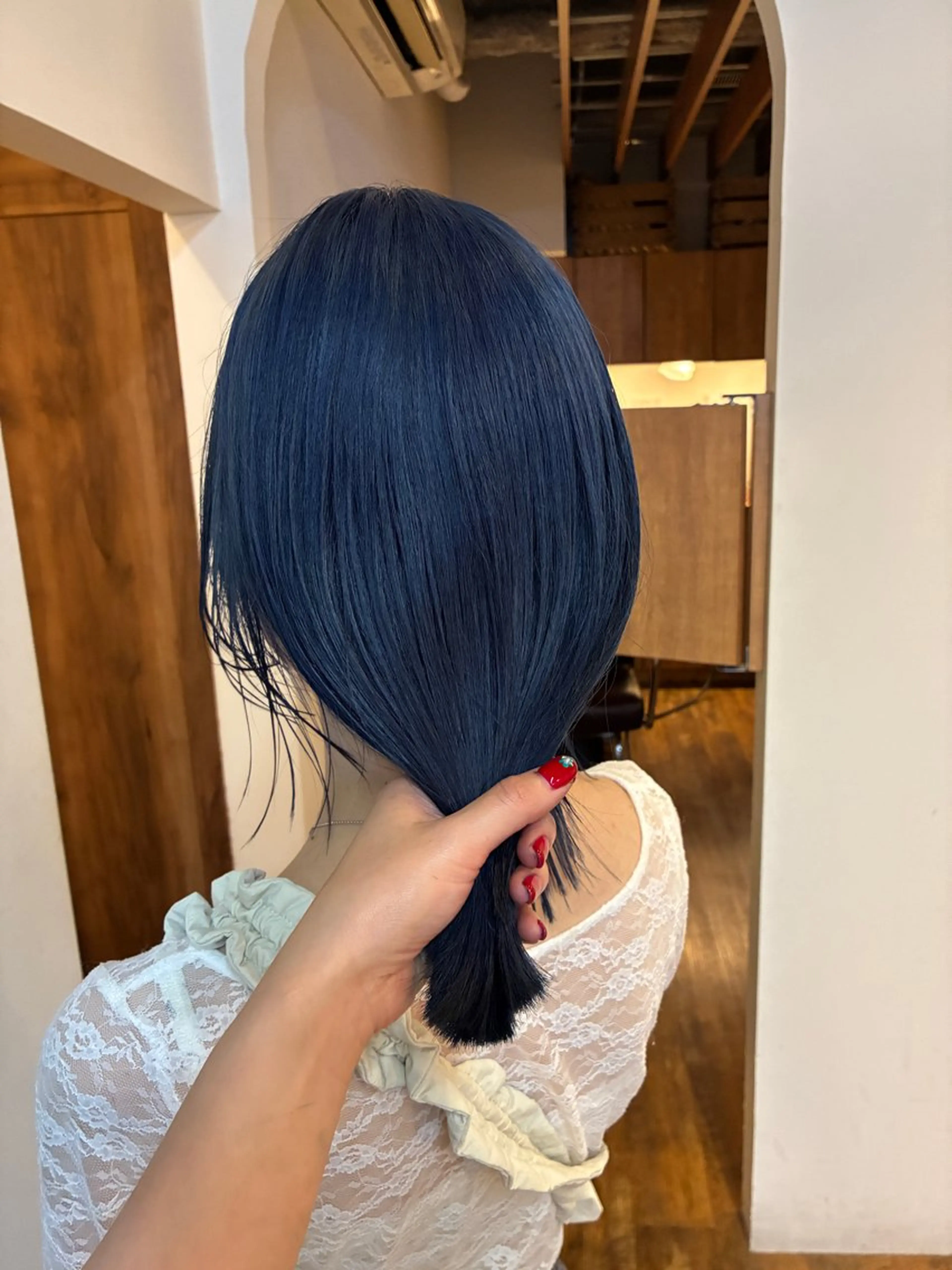 ミディアム カラー ミディアムレイヤー ベージュカラー 透明感カラー くびれヘア 顔まわりレイヤー ヘアカラー loty hair design所属・SEIRA🤍 レイヤーカットのヘアスタイル