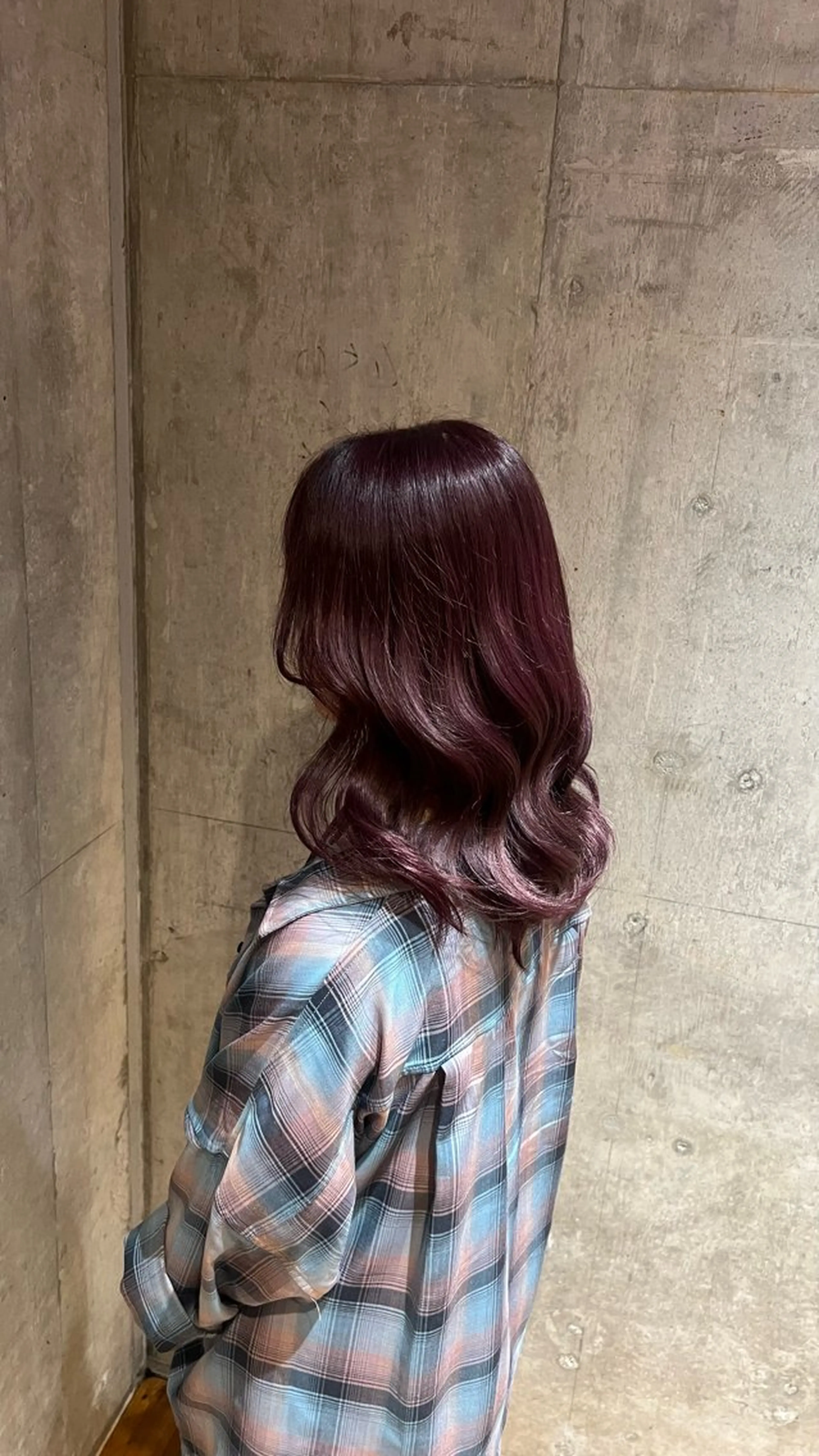 ミディアム カラー 三宅 凜佳のヘアスタイル