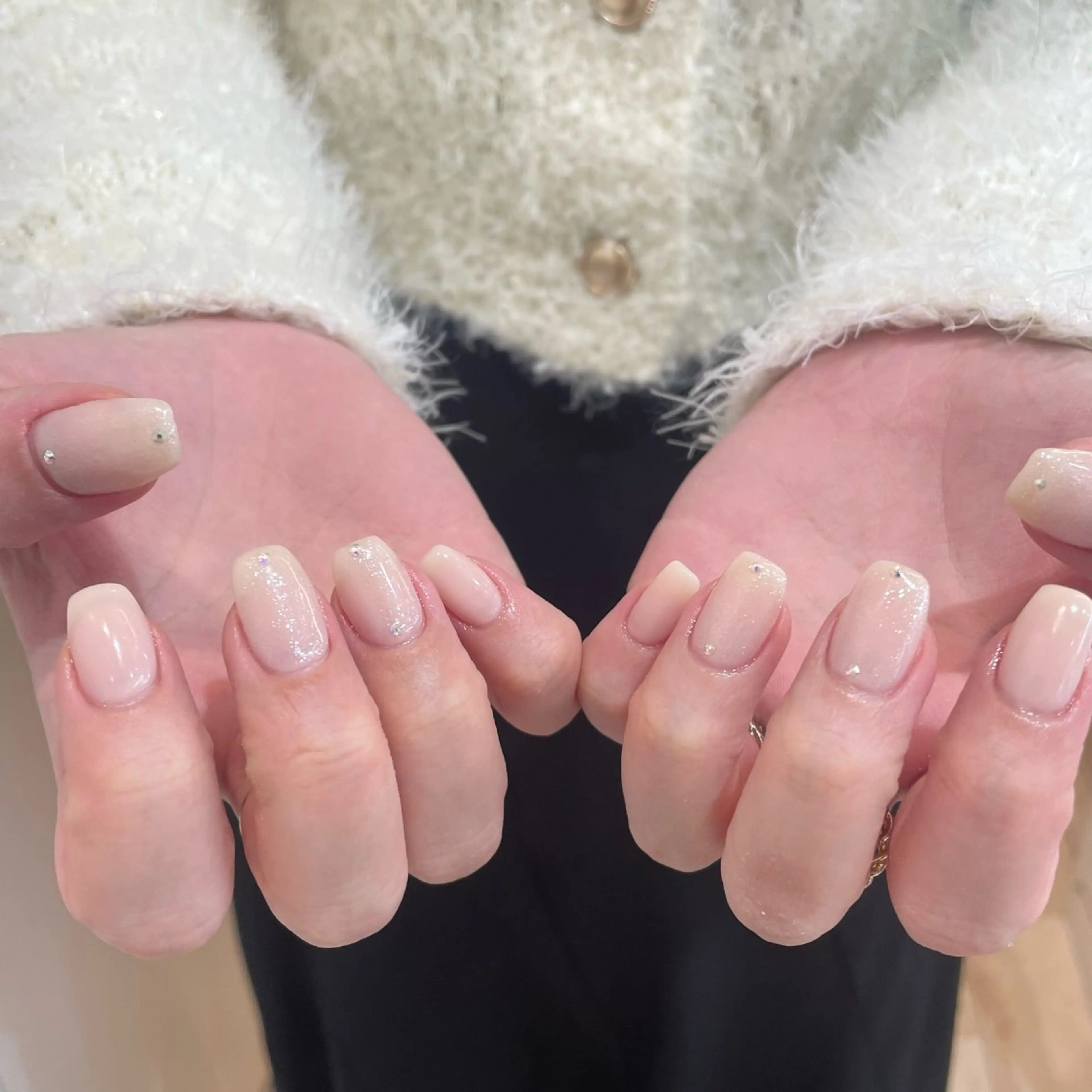 ネイル オーロラネイル シンプルネイル ストーンネイル ハンドネイル Tsuki🌙/渋谷 /パラジェルのネイルデザイン