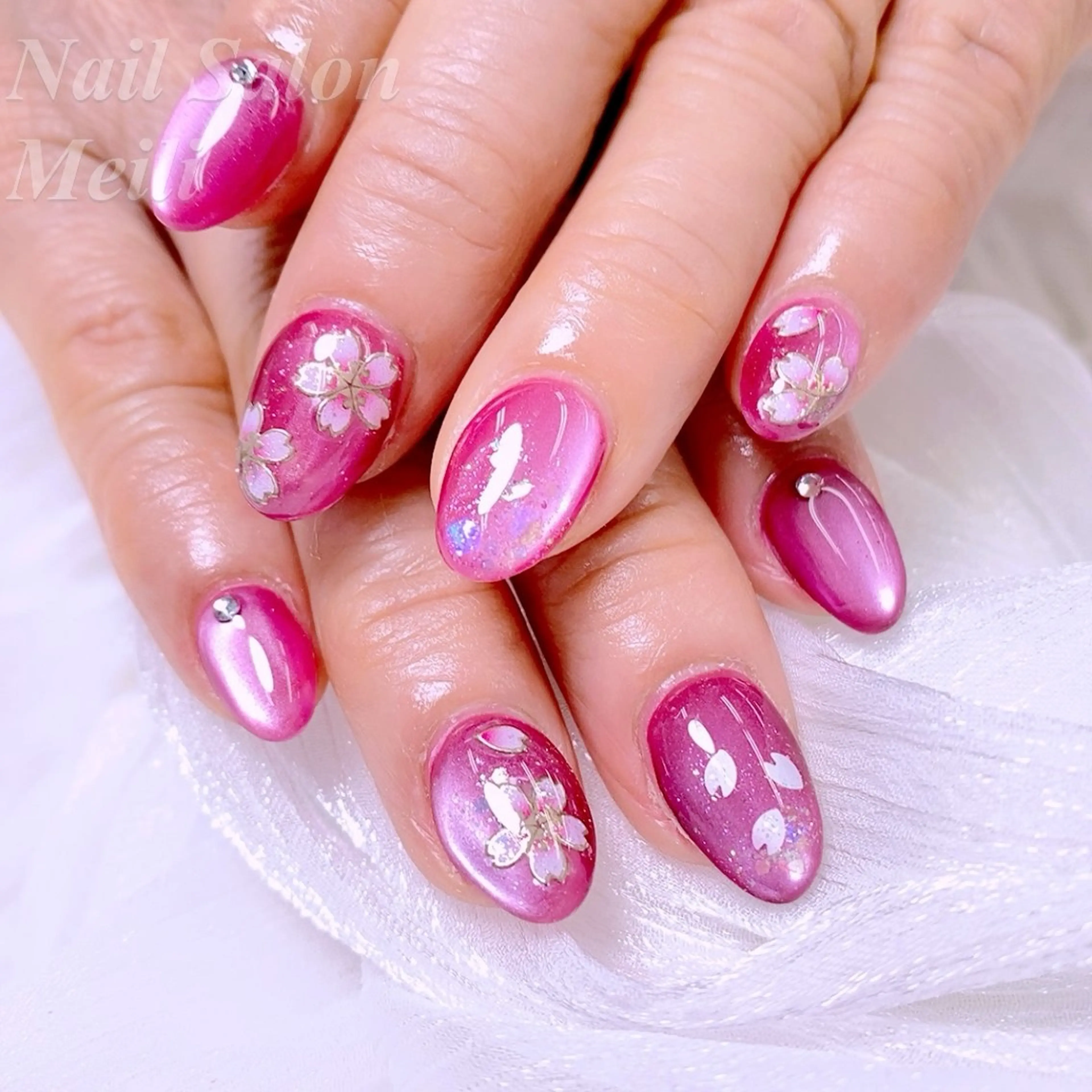 ネイル アートネイル フラワーネイル キラキラネイル マグネットネイル ピンク ハンドネイル ネイルサロン メイリーのネイルデザイン