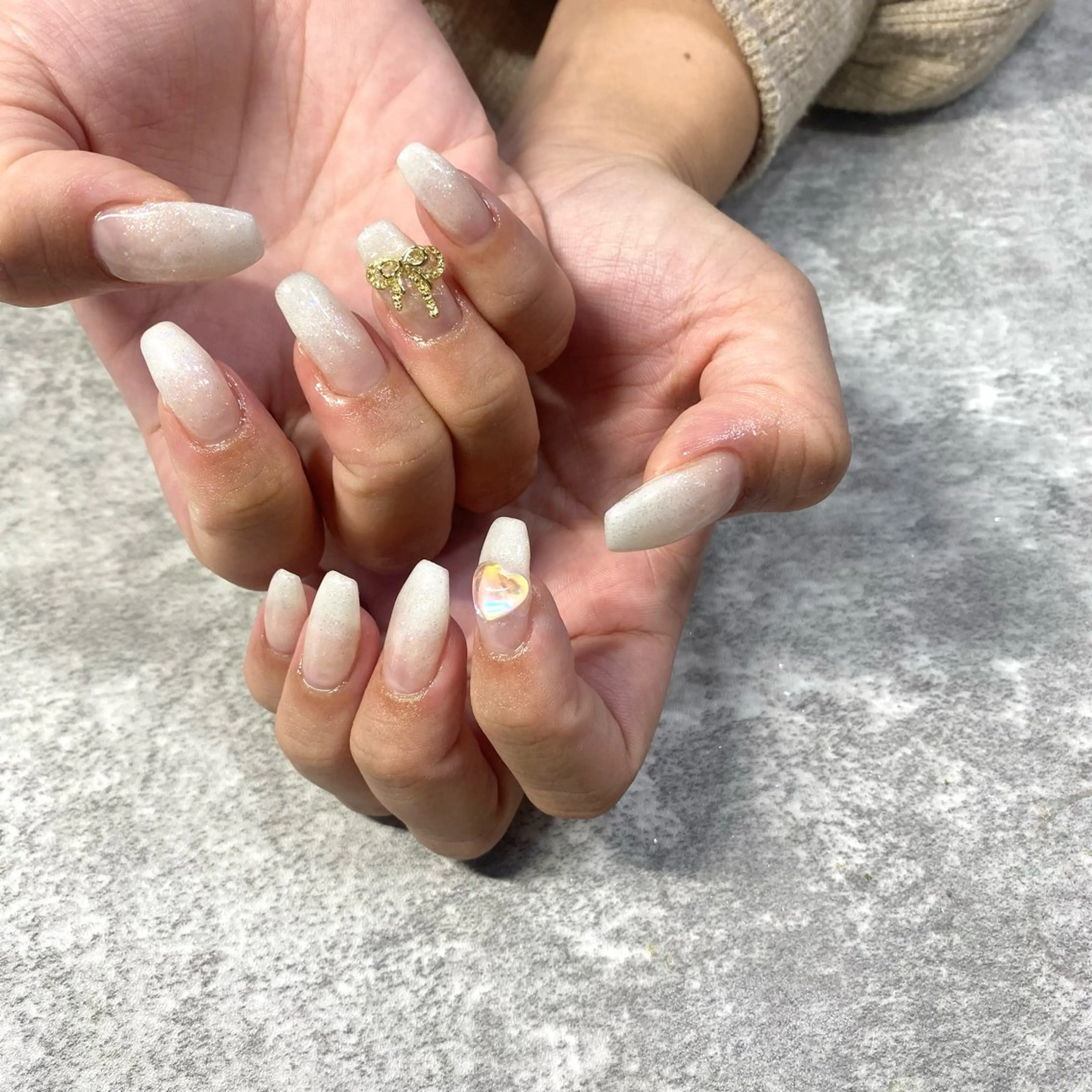 ネイル グラデーション リボン ホワイト ハンドネイル ★Rinail... .のネイルデザイン