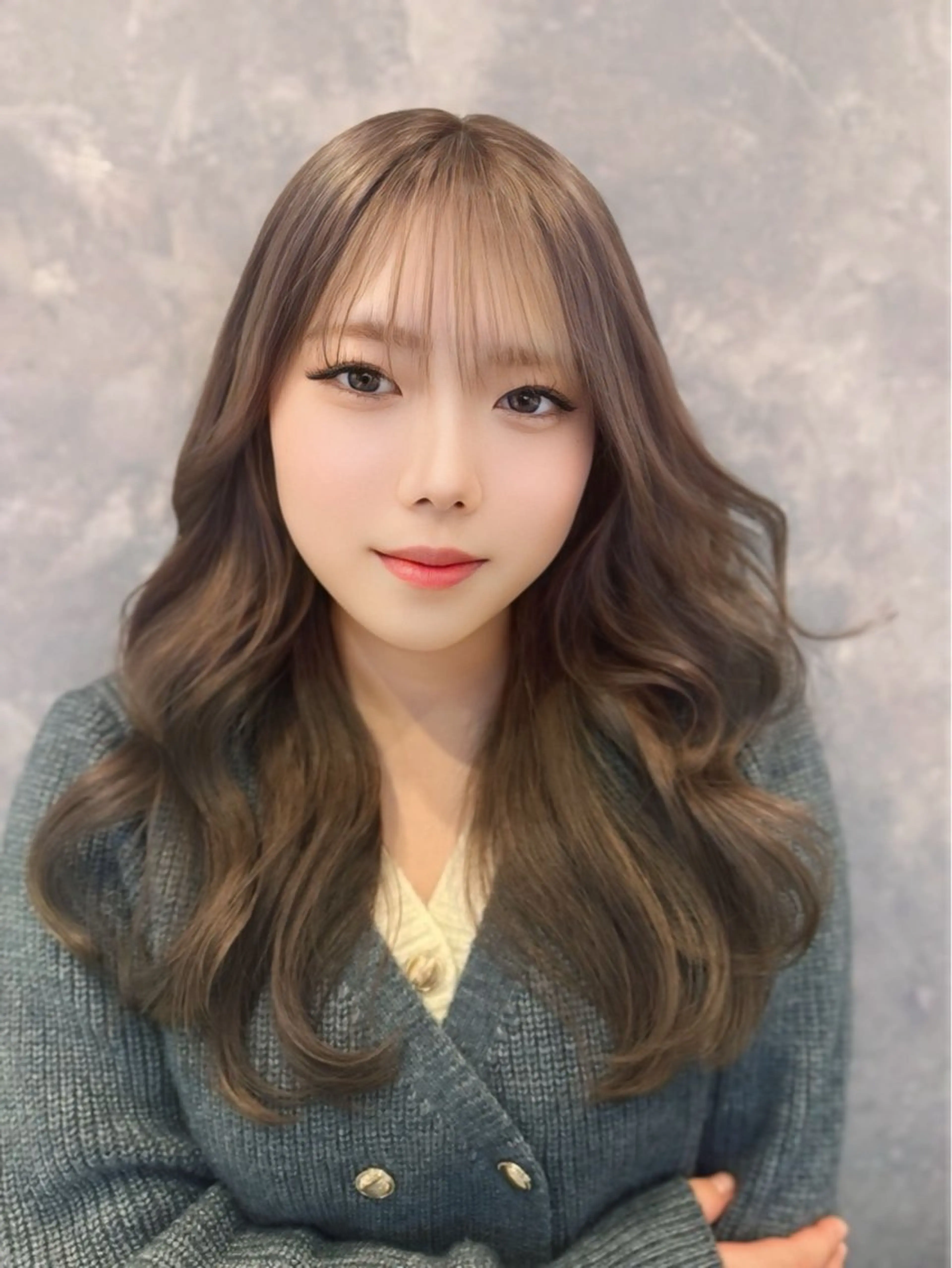 セミロング ラベンダーベージュ 学生 韓国風ヘア ヘアカラー 🦋ami/浦和 ブリーチ／韓国🦋のヘアスタイル