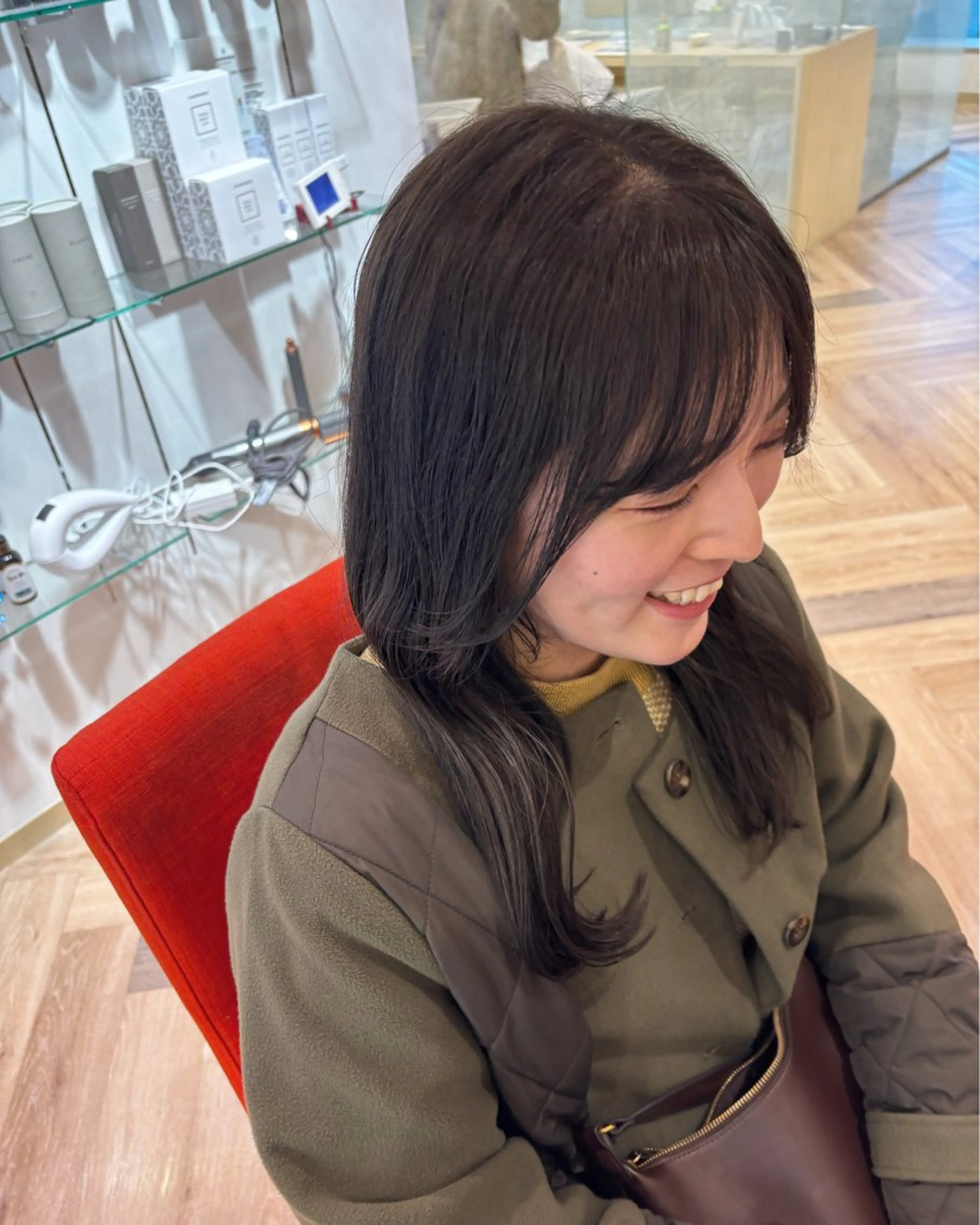 ロング カラー ベージュカラー オリーブベージュ カット ヘアカラー トリートメント ゆい/パーマ/レイヤ ー/似合わせカラーのヘアスタイル