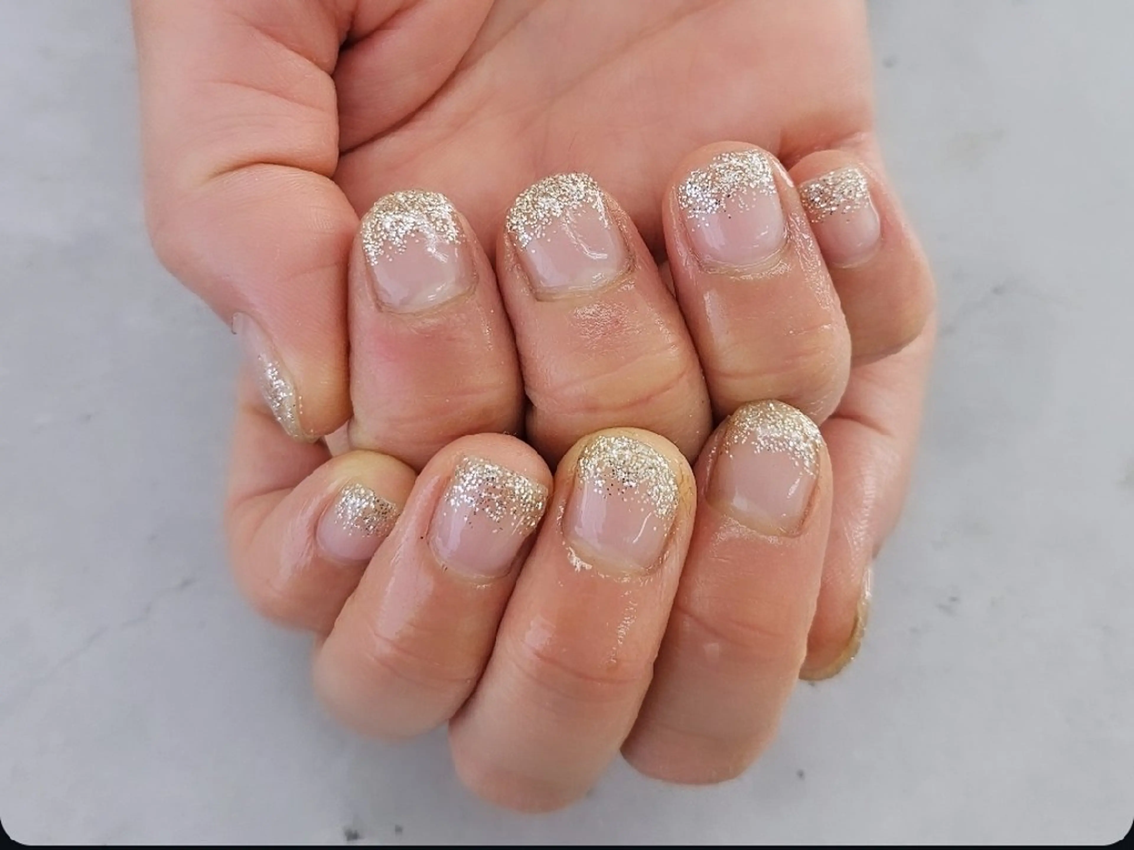 ネイル グラデーション ラメ(グリッター) ラメグラデーション シルバー ハンドネイル NailSalon LuireYUUNAのネイルデザイン