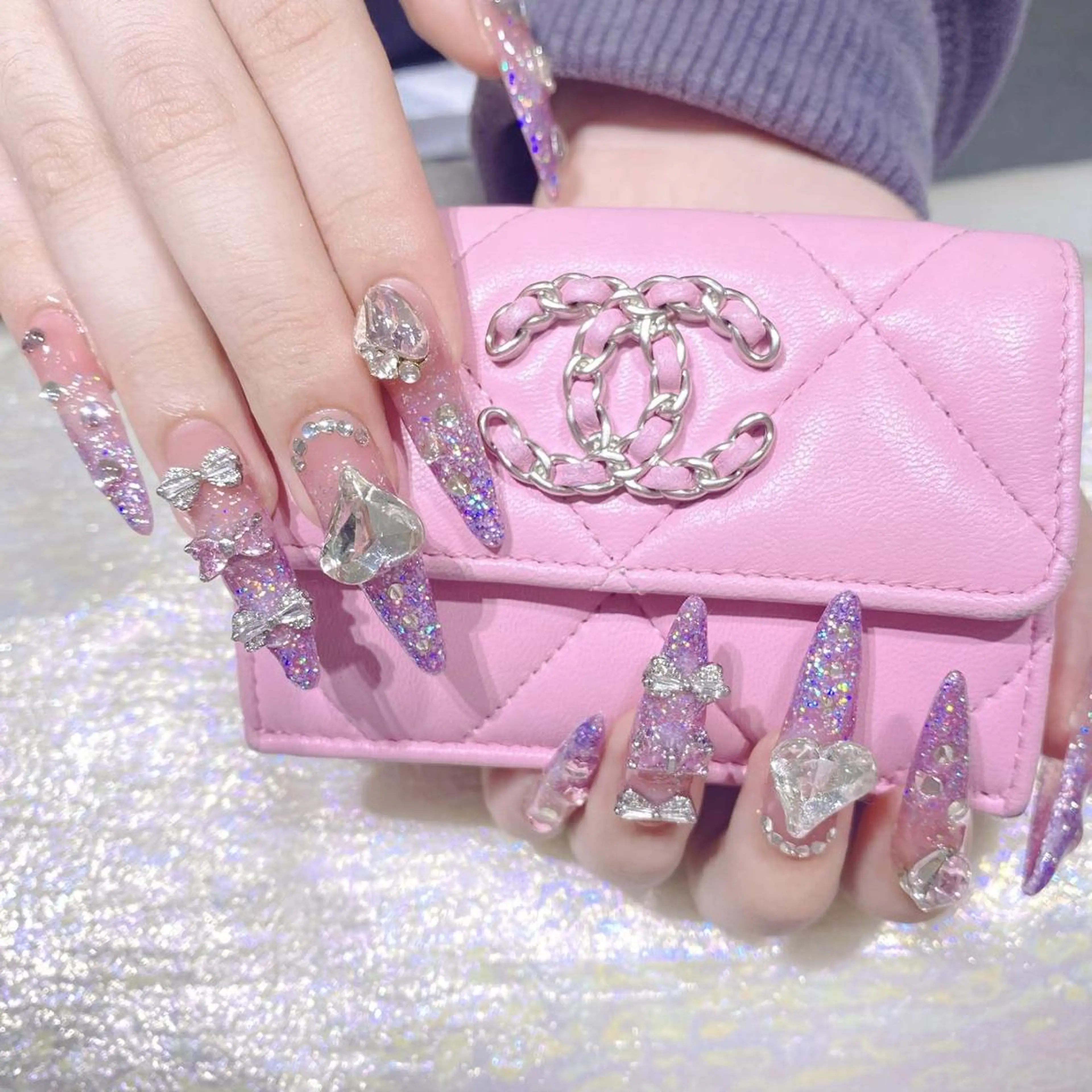 ネイル チークネイル ジェルネイル キラキラネイル マグネットネイル 持ち込み ハンドネイル Queens ciciのネイルデザイン