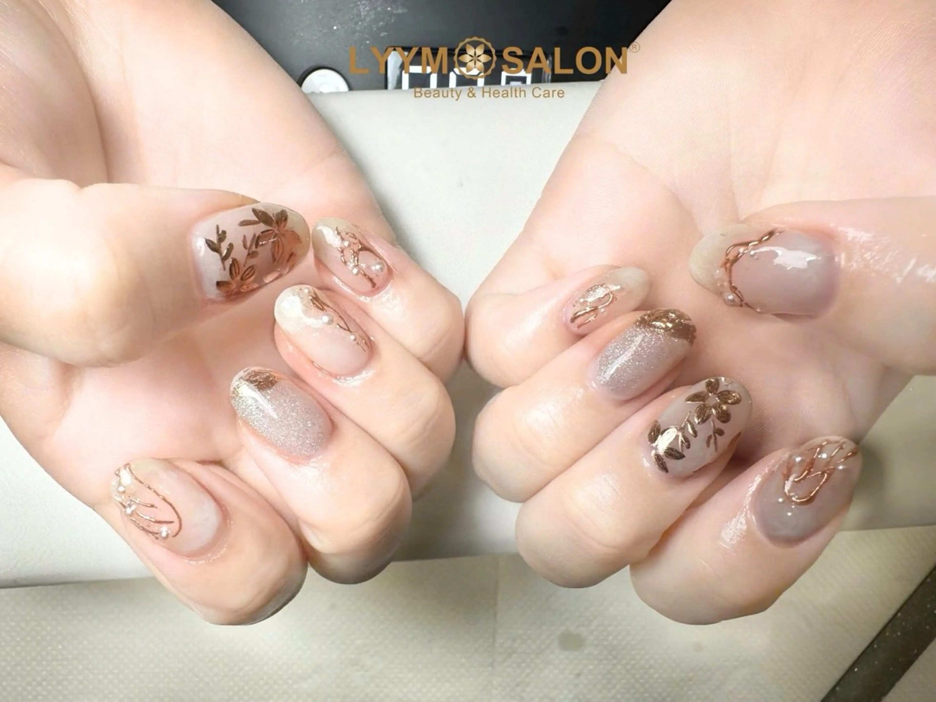 ネイル アートネイル ニュアンスネイル ハンドネイル LYYM Salonのネイルデザイン