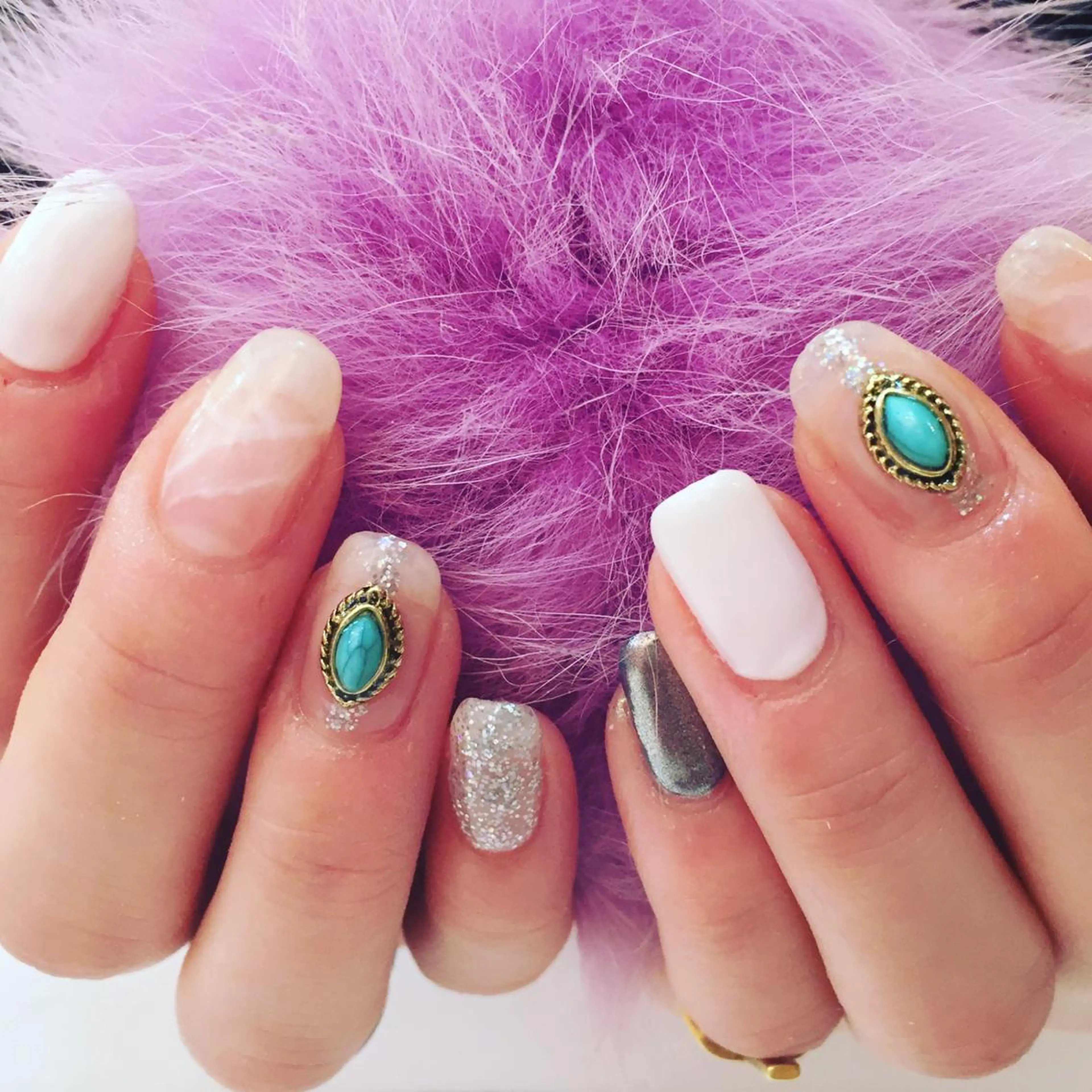 ショート カラー パーマ ヘアアレンジ メンズ キッズ ネイル マツエク・マツパ アートネイル ジェルネイル ラメ(グリッター) 持ち込み ストーンネイル NAILSGOGO shibuyaのネイルデザイン