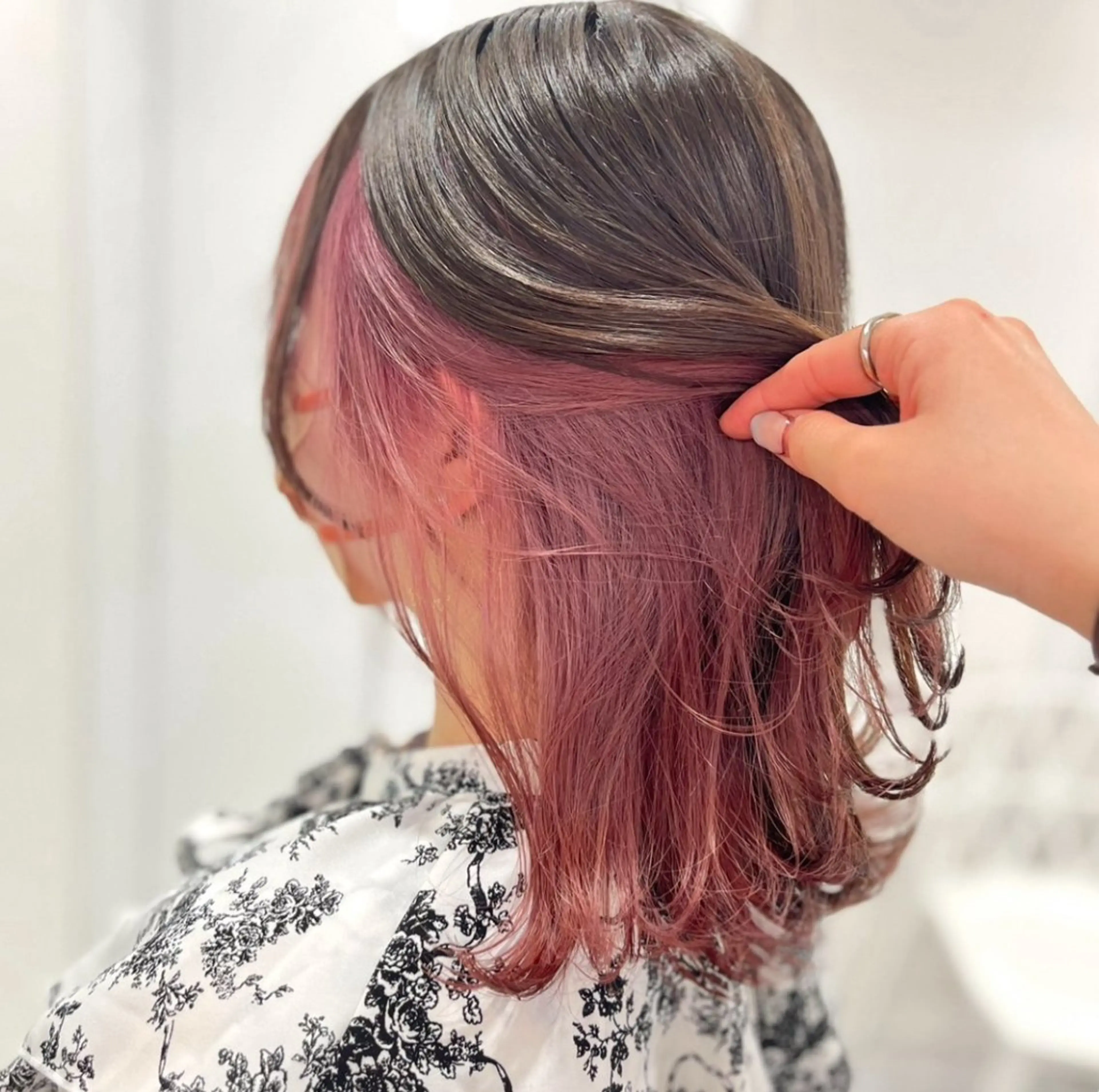 セミロング カラー 🫧うる艶トレンド 🫧透明感カラーのヘアスタイル