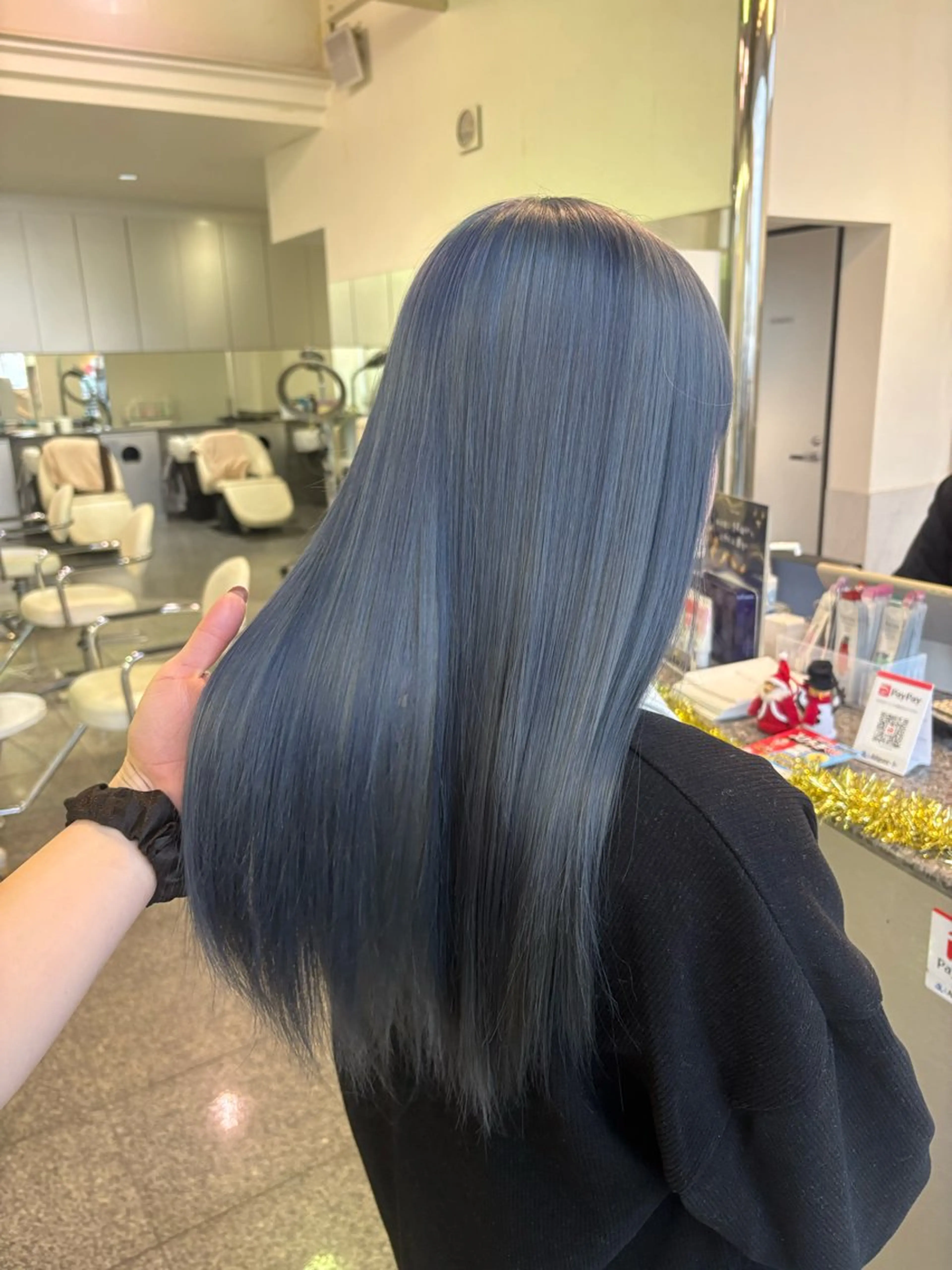 ロング カラー ブリーチ ブルーカラー ブルーグレー ブルーグレージュ グレージュ ヘアカラー トリートメント ハイトーン/ブリーチ 🤍足立里湖のヘアスタイル