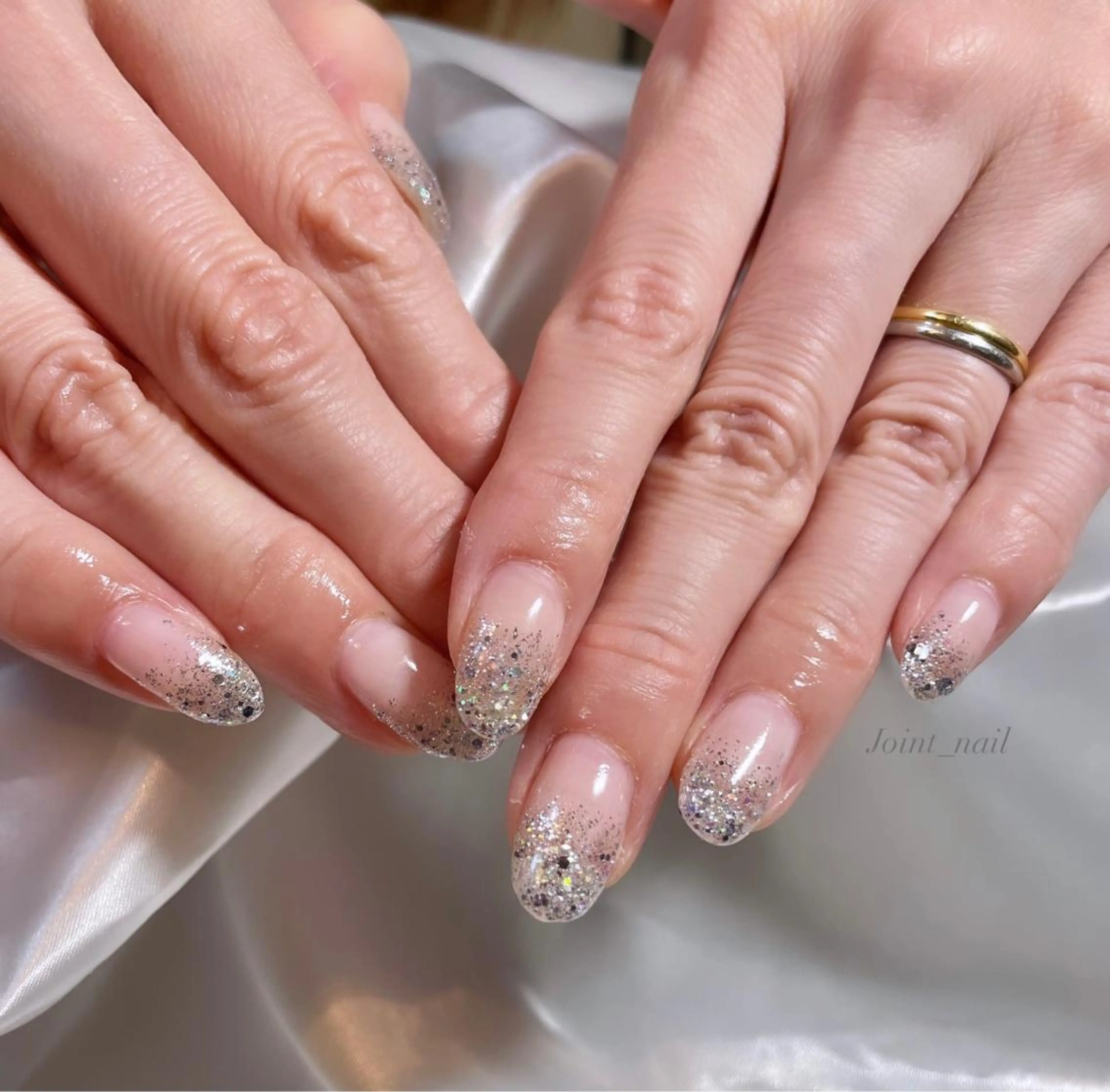 ネイル ラメ(グリッター) ラメグラデーション シルバー シンプルネイル ハンドネイル Joint_ nailのネイルデザイン