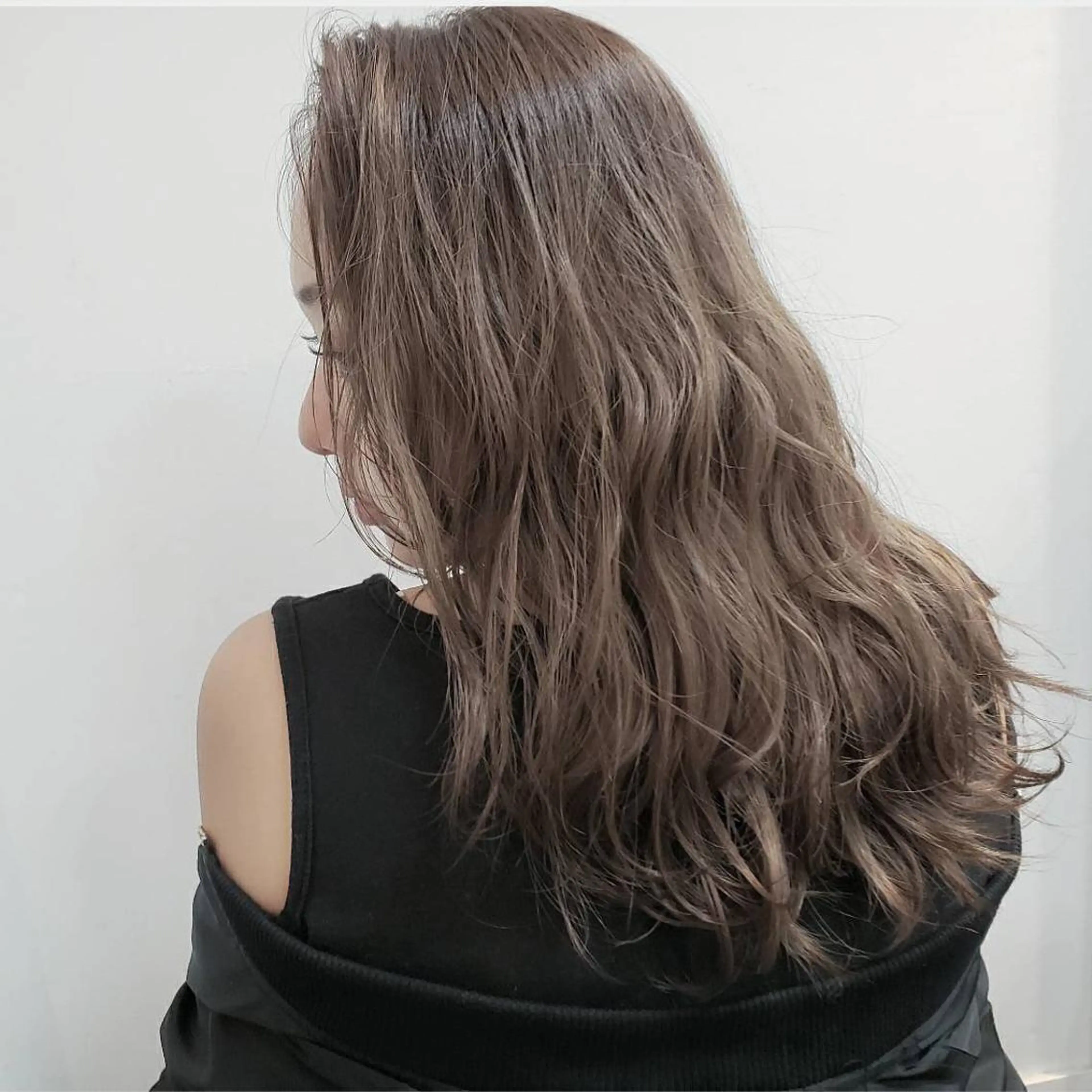 セミロング カラー Luana. 細澤のヘアスタイル