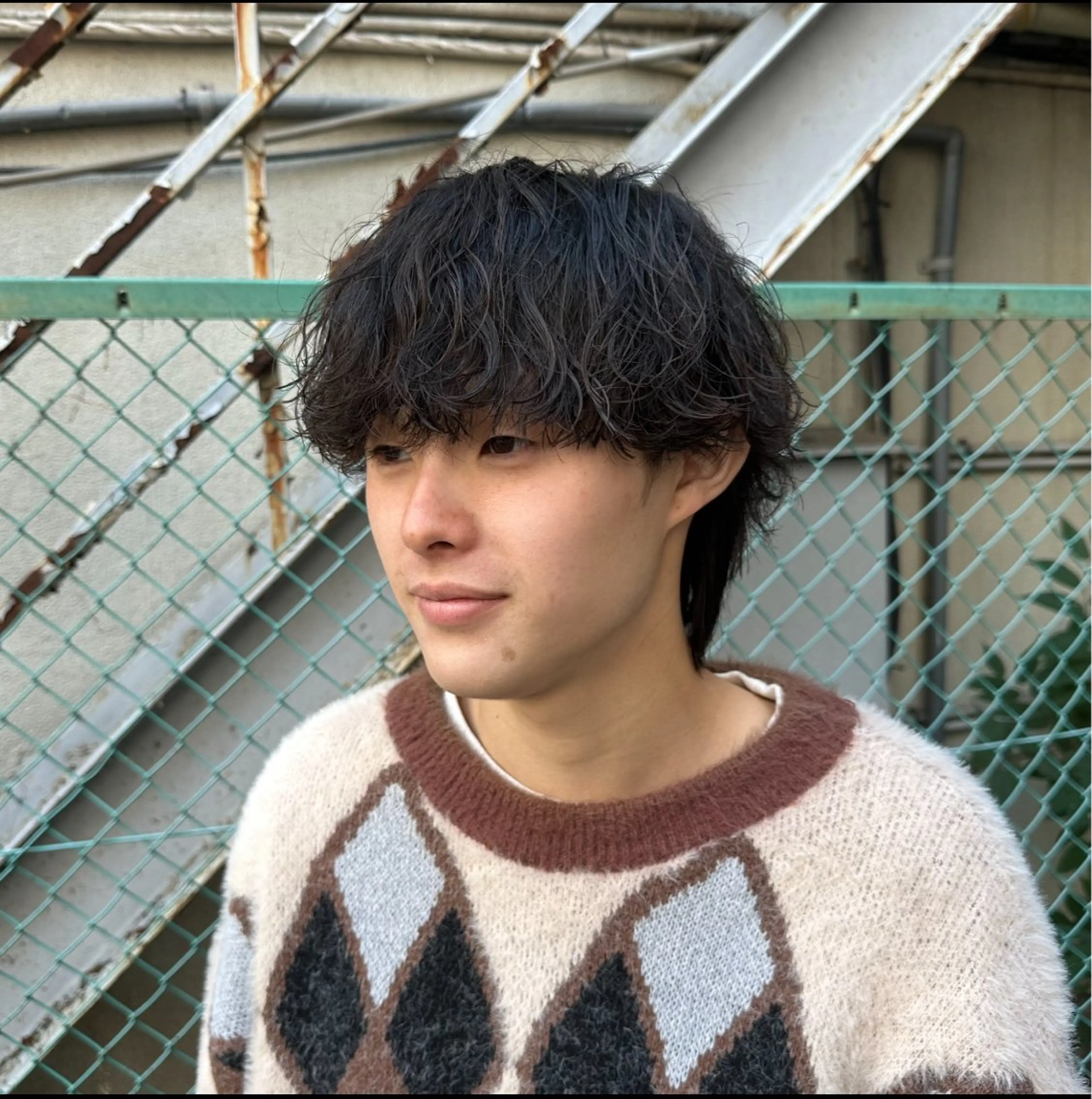 セミロング パーマ メンズ メンズハイライト メンズメッシュ メンズパーマ 波巻きパーマ セミロングパーマ パーマ職人 渡邊　優雅のヘアスタイル