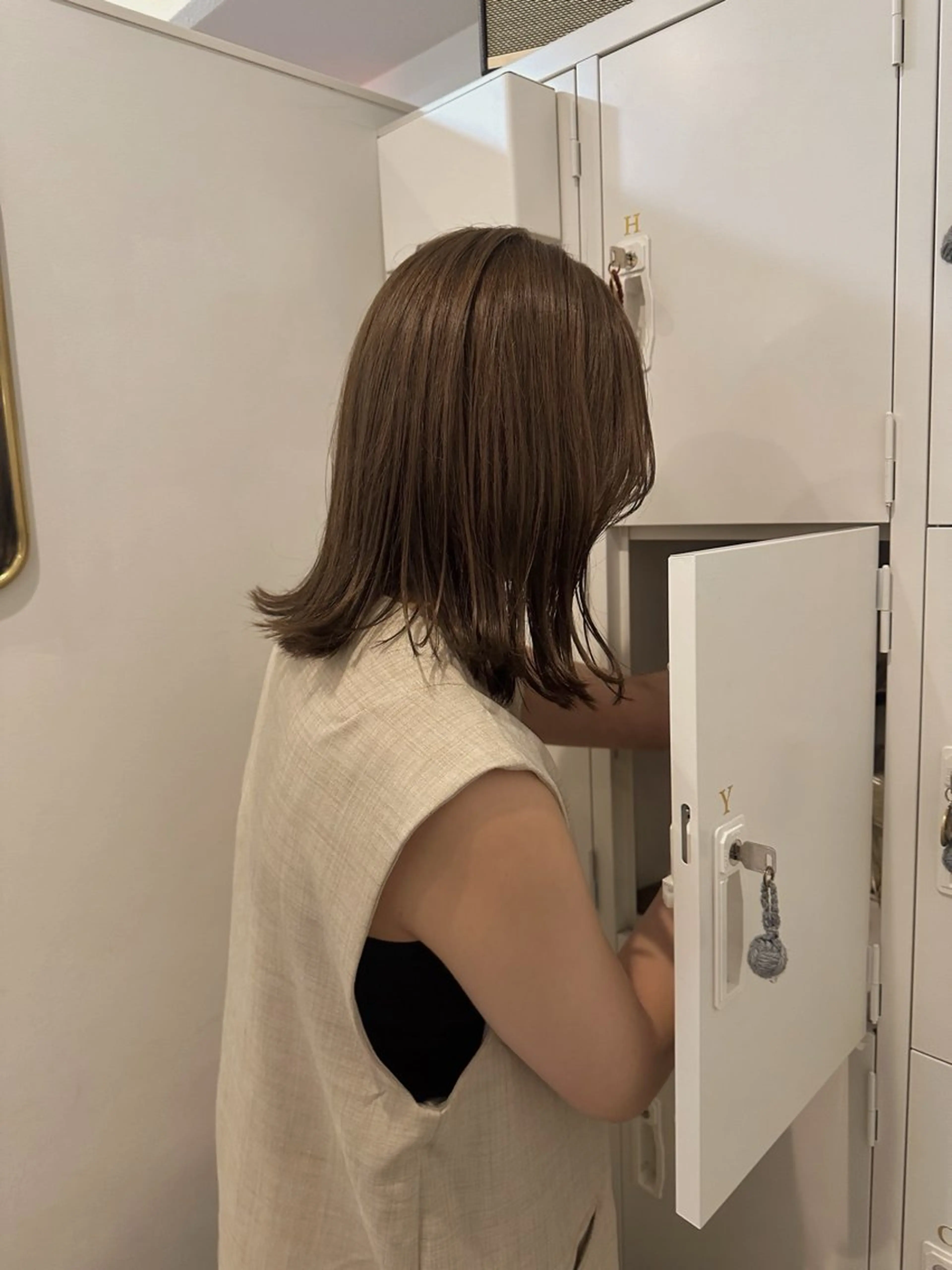 ミディアム ボブ 外ハネヘア カット ヘアカラー 梅田／ベージュ レイヤー／ヌマタのヘアスタイル