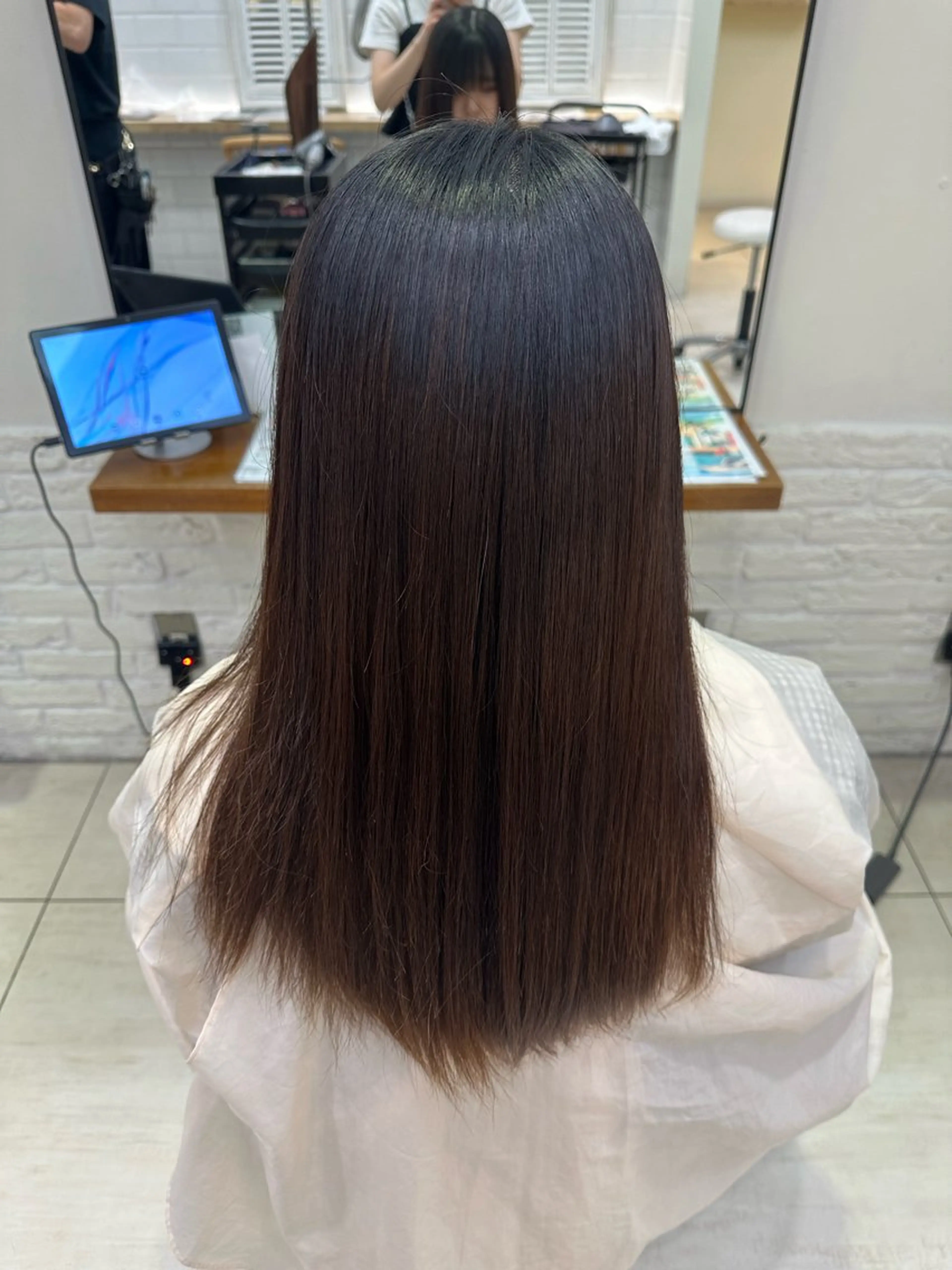 セミロング カラー 米山 龍音のヘアスタイル