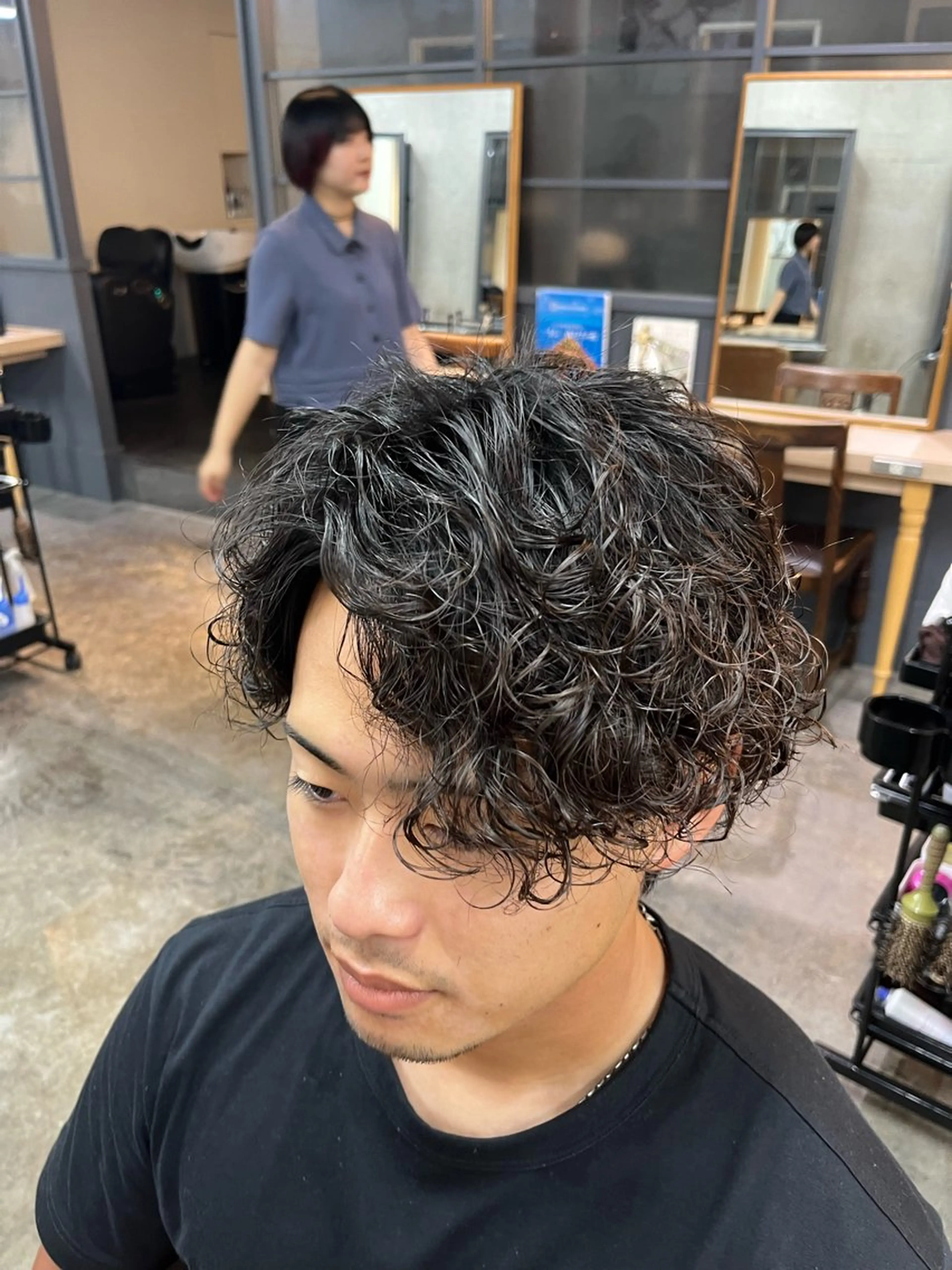 ミディアム パーマ メンズ ミディアムパーマ メンズパーマ SHOTA ハイライト/パーマのヘアスタイル