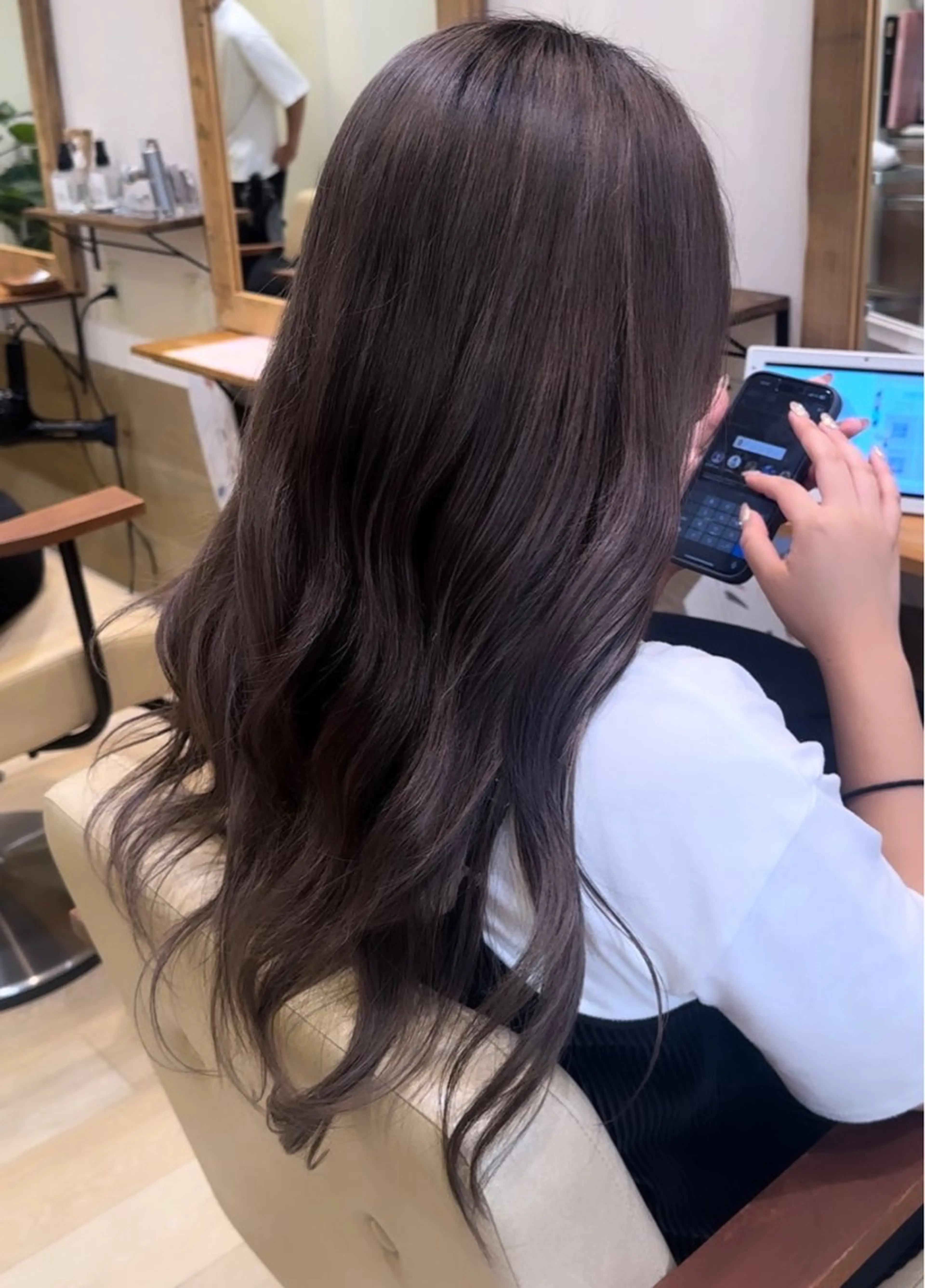 ロング カラー シルバー ブリーチなしカラー RURI🩵のヘアスタイル