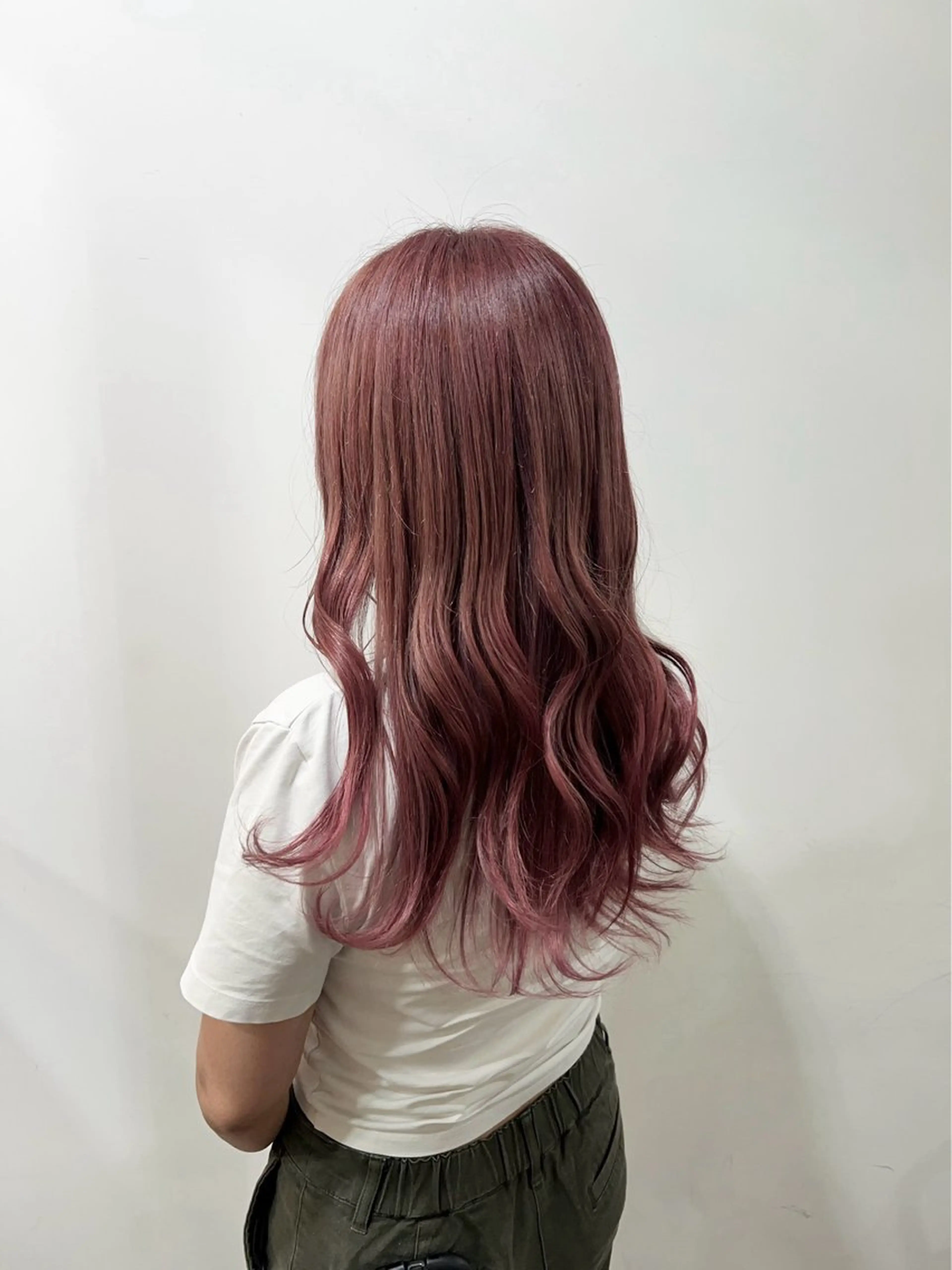 ロング カラー ベージュカラー ブリーチ ピンクカラー ピンクベージュ ヘアカラー きむら なみか🪐のヘアスタイル