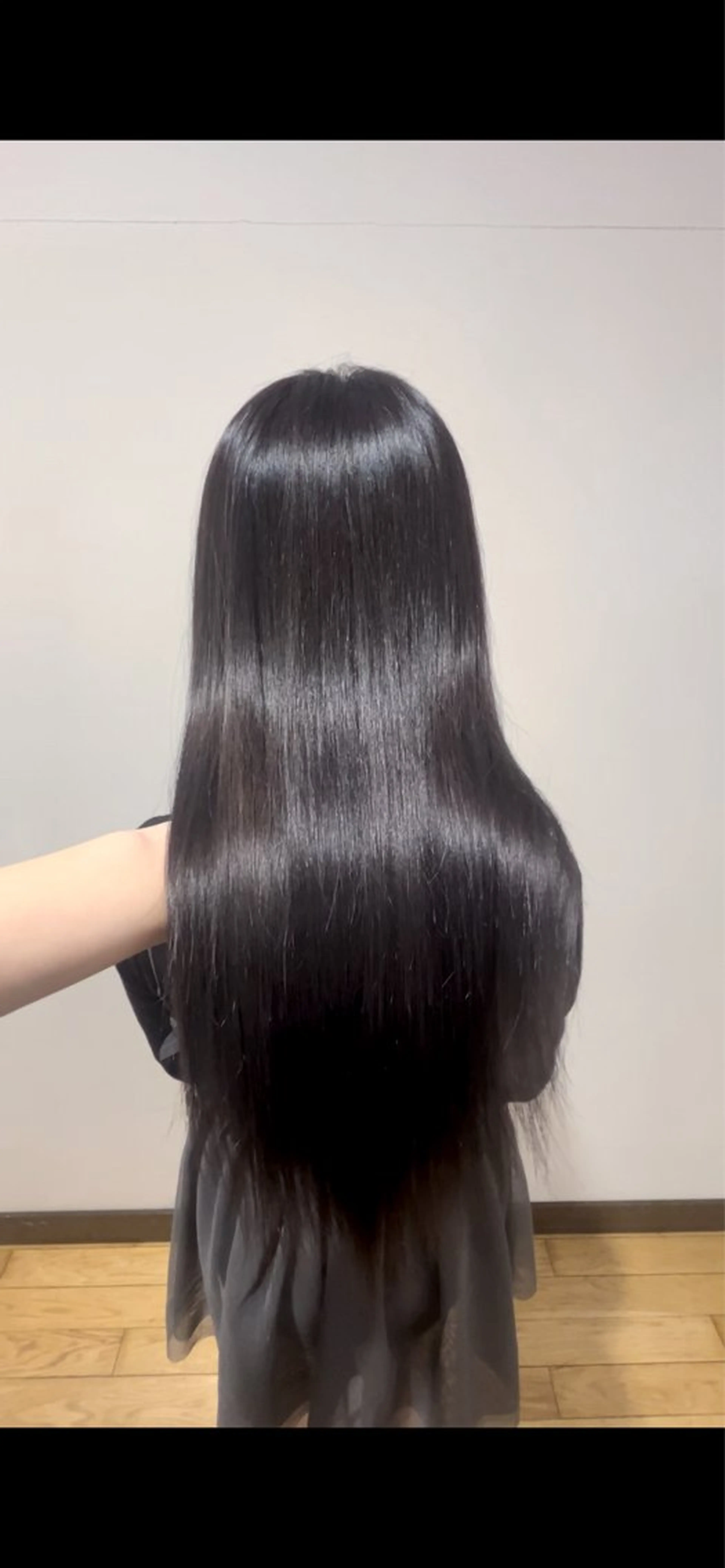 ロング アッシュ 水野 真伽のヘアスタイル