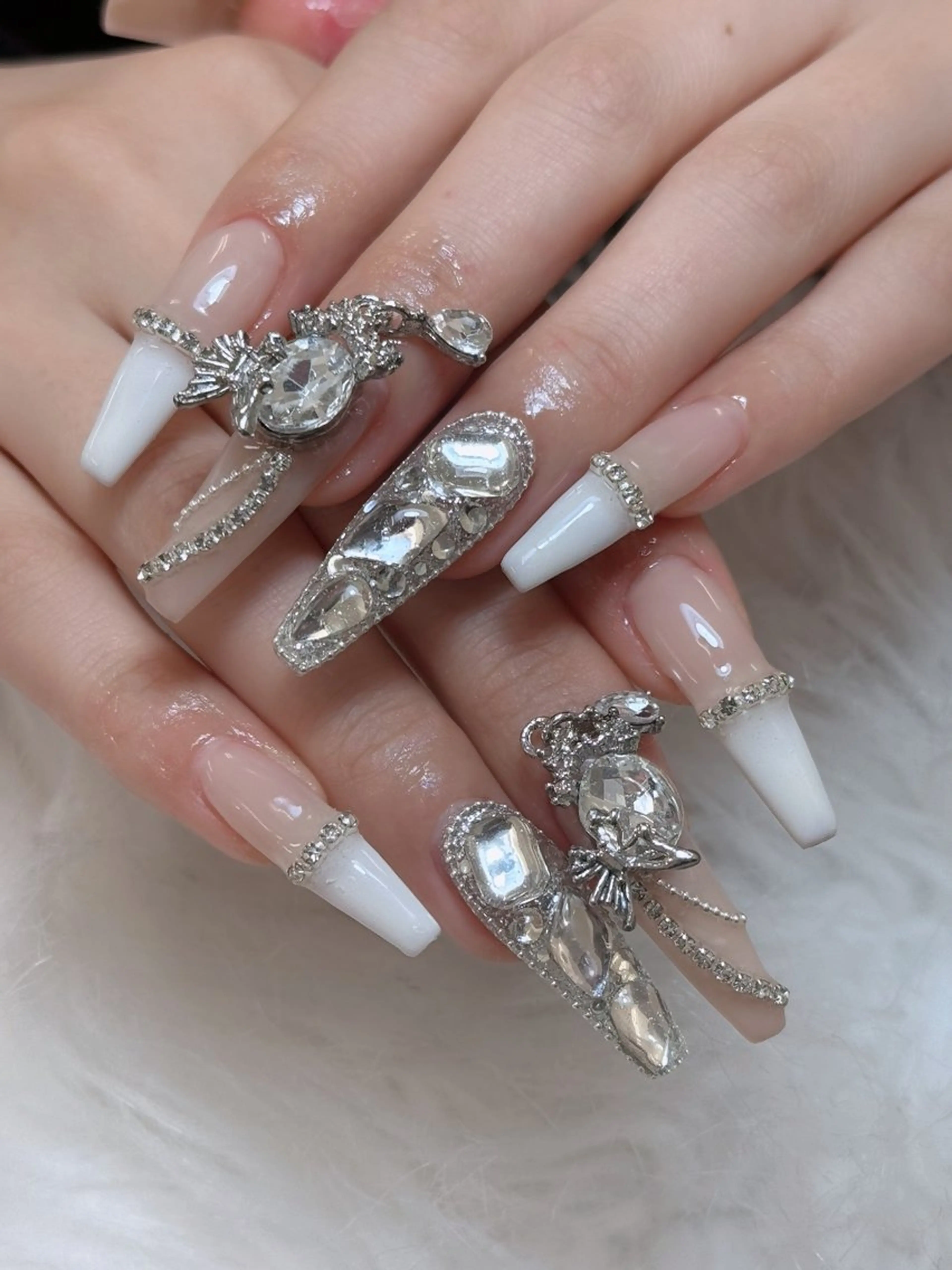 ネイル オーロラネイル フレンチネイル ジェルネイル ハロウィン キラキラネイル ハンドネイル H.baby Nail Salonのネイルデザイン