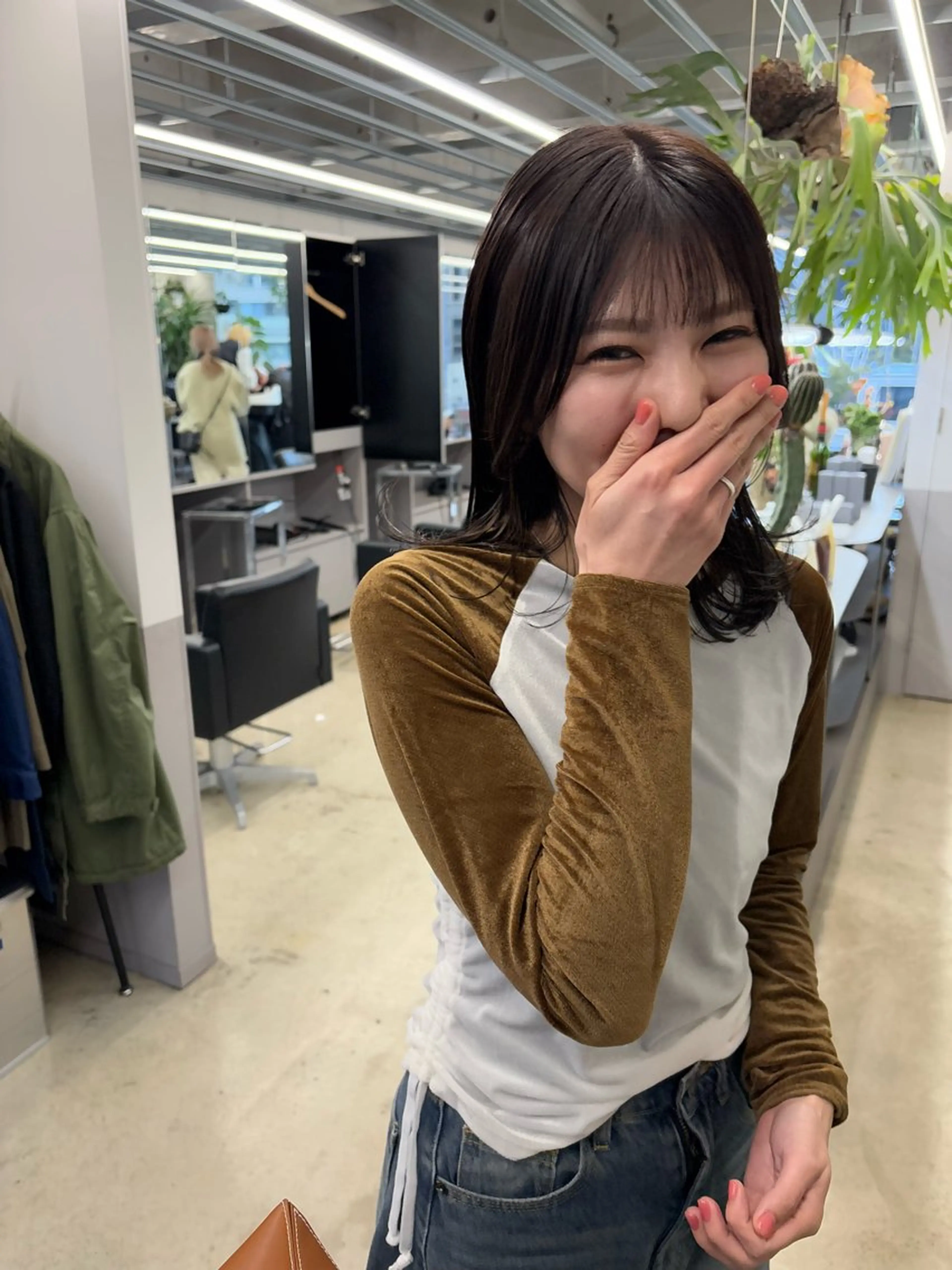 ミディアム カラー 顔まわりレイヤー レイヤーカット カット ヘアカラー トリートメント 似合わせカット レイヤーボブウルフのヘアスタイル