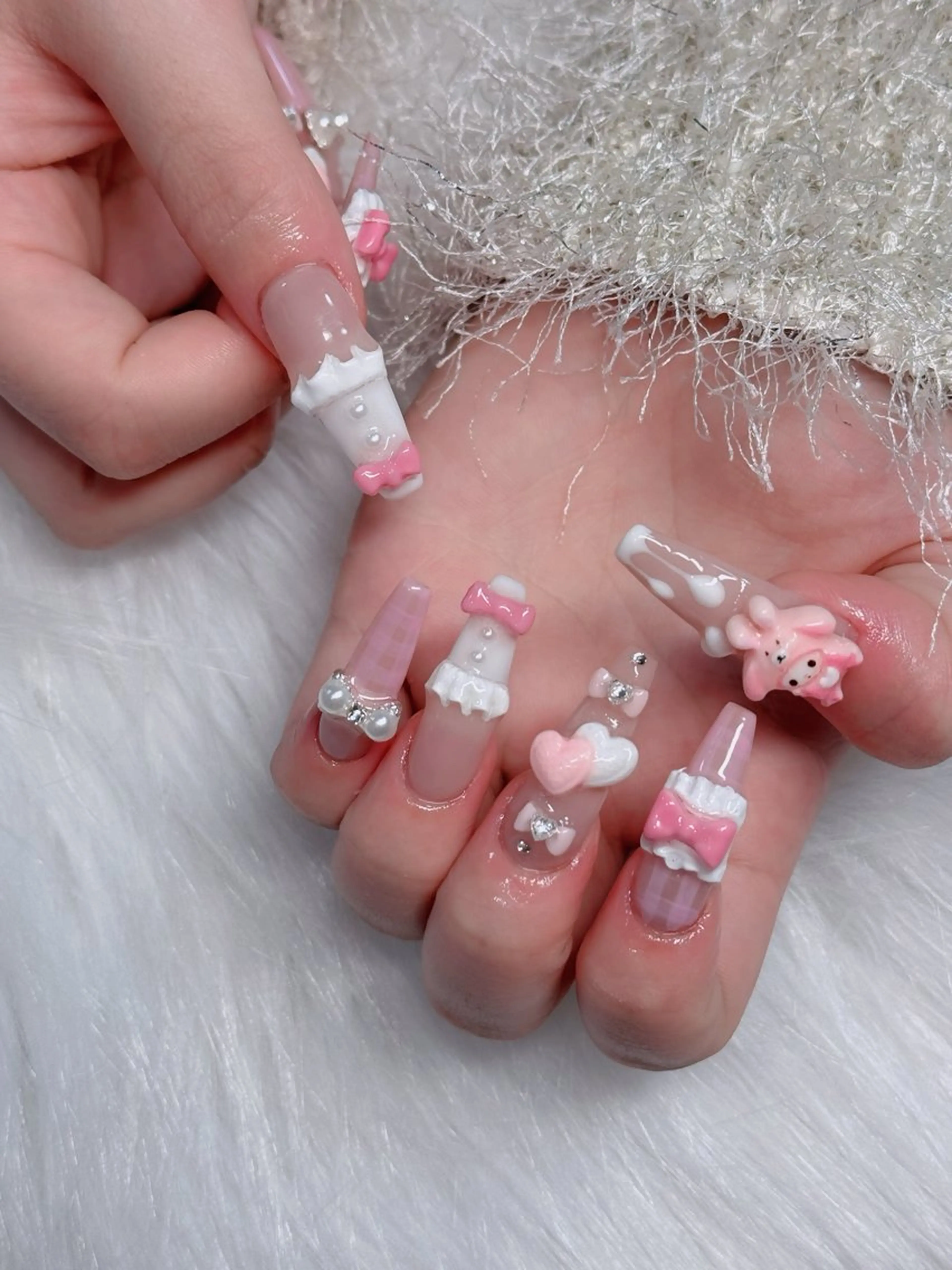 ネイル フレンチネイル ジェルネイル ガラスフレンチ ハロウィン ハート ハンドネイル H.baby Nail Salonのネイルデザイン