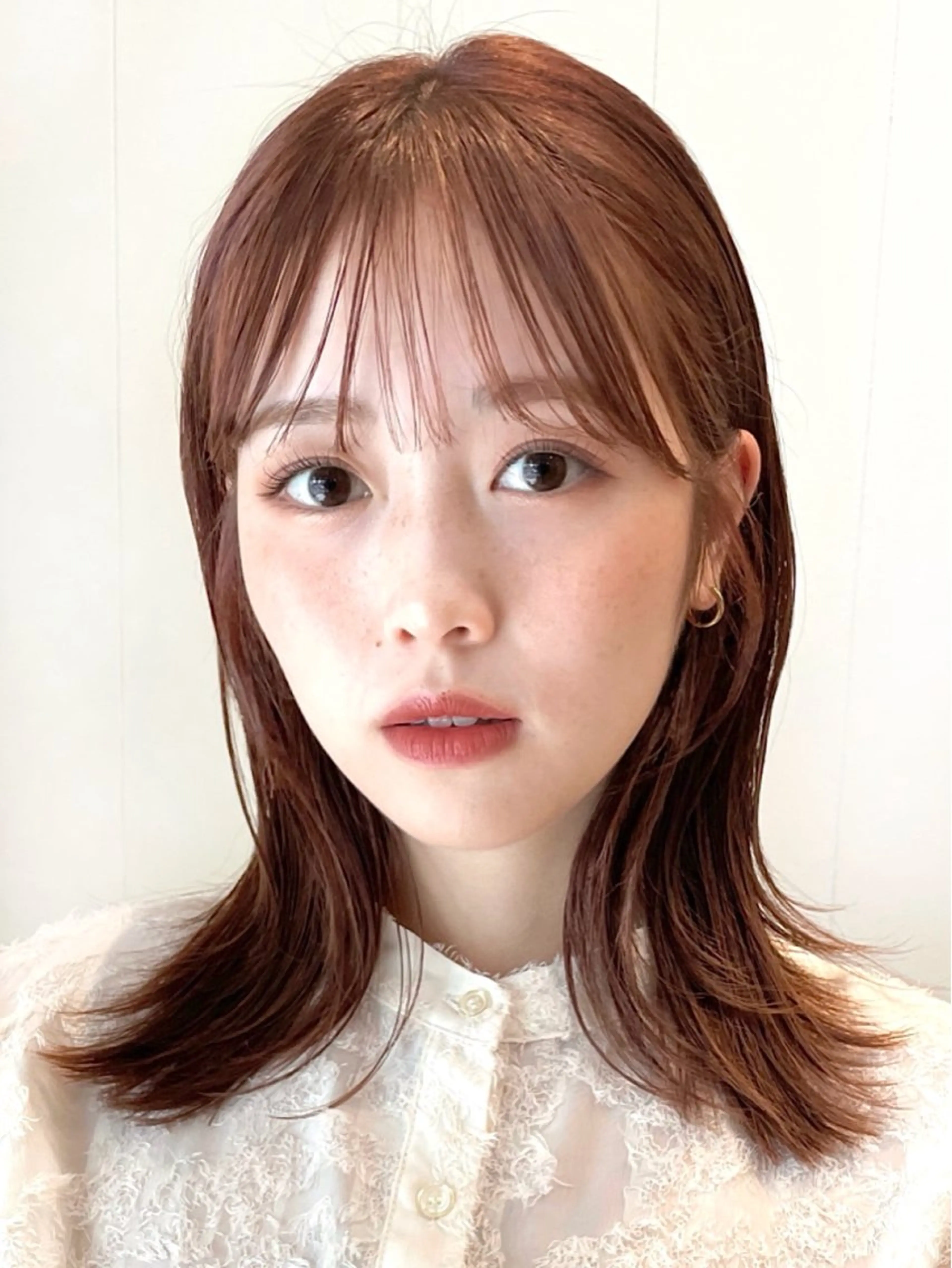 ミディアム カラー シースルーバング カット ヘアカラー OAK 学芸大学所属・秋葉萌　透明感カラー /レイヤー/ボブ♡のヘアスタイル