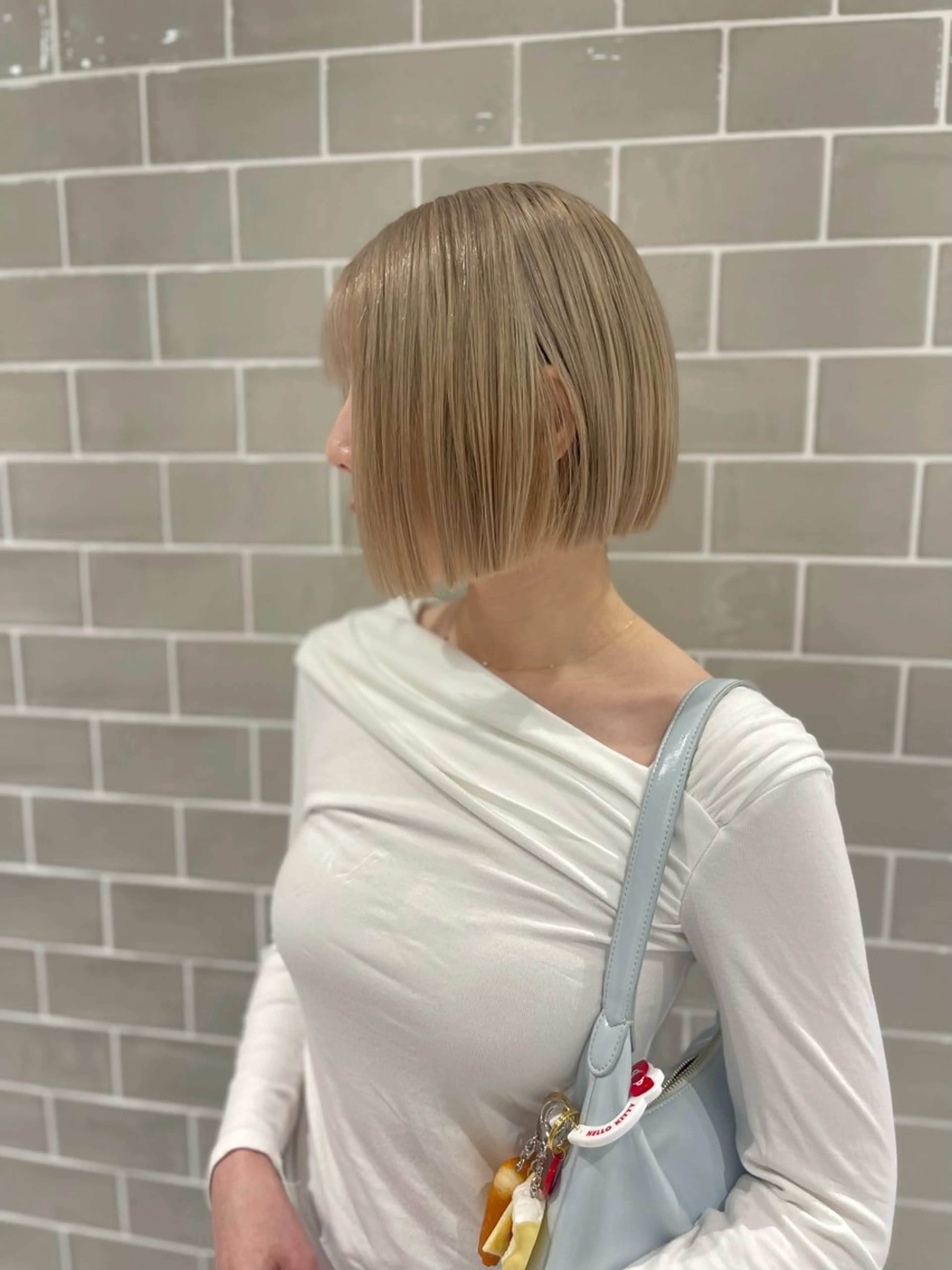 ショート カラー ブリーチ カット ヘアカラー トリートメント IVORY.所属・〻ツヤハイトーン🩰 🤍HARUCAのヘアスタイル