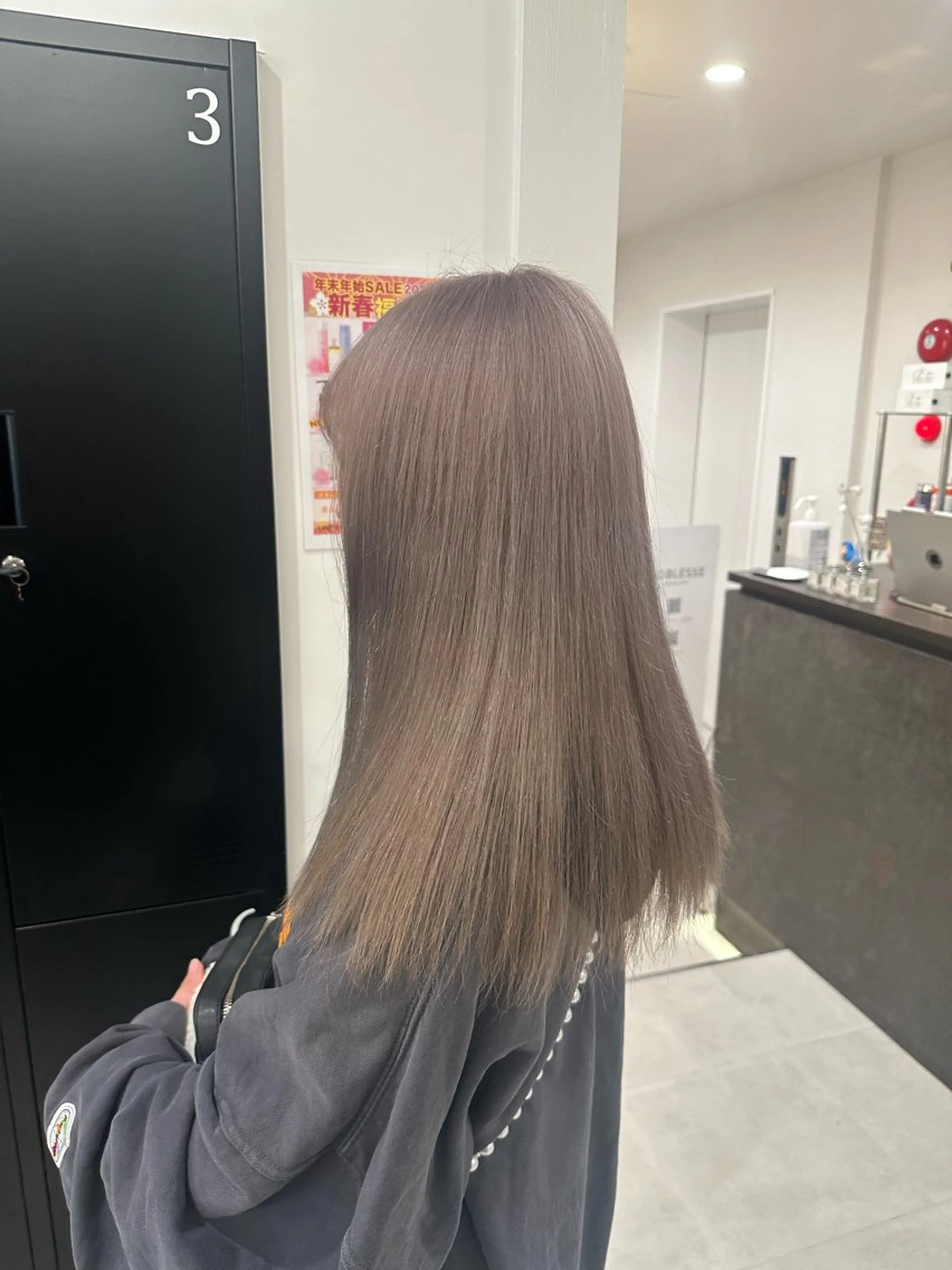 カラー ブリーチ グレージュ ミルクティーグレージュ sau.所属・kano🌈 ボブ/レイヤーのヘアスタイル