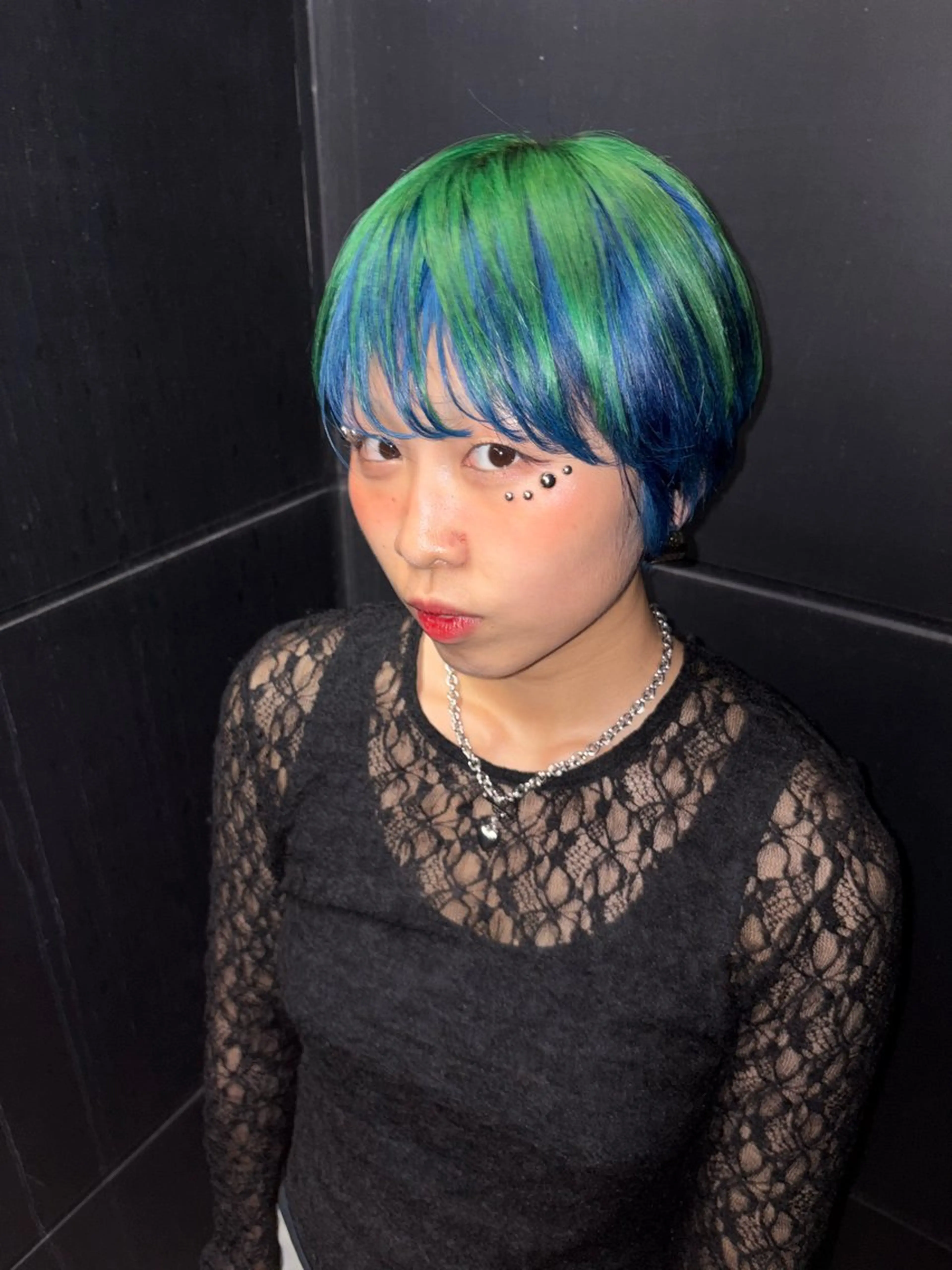 ショート カラー ヘアアレンジ デザインカラー シルバー ヘアカラー shizuki🌙 /ヘアカラーのヘアスタイル