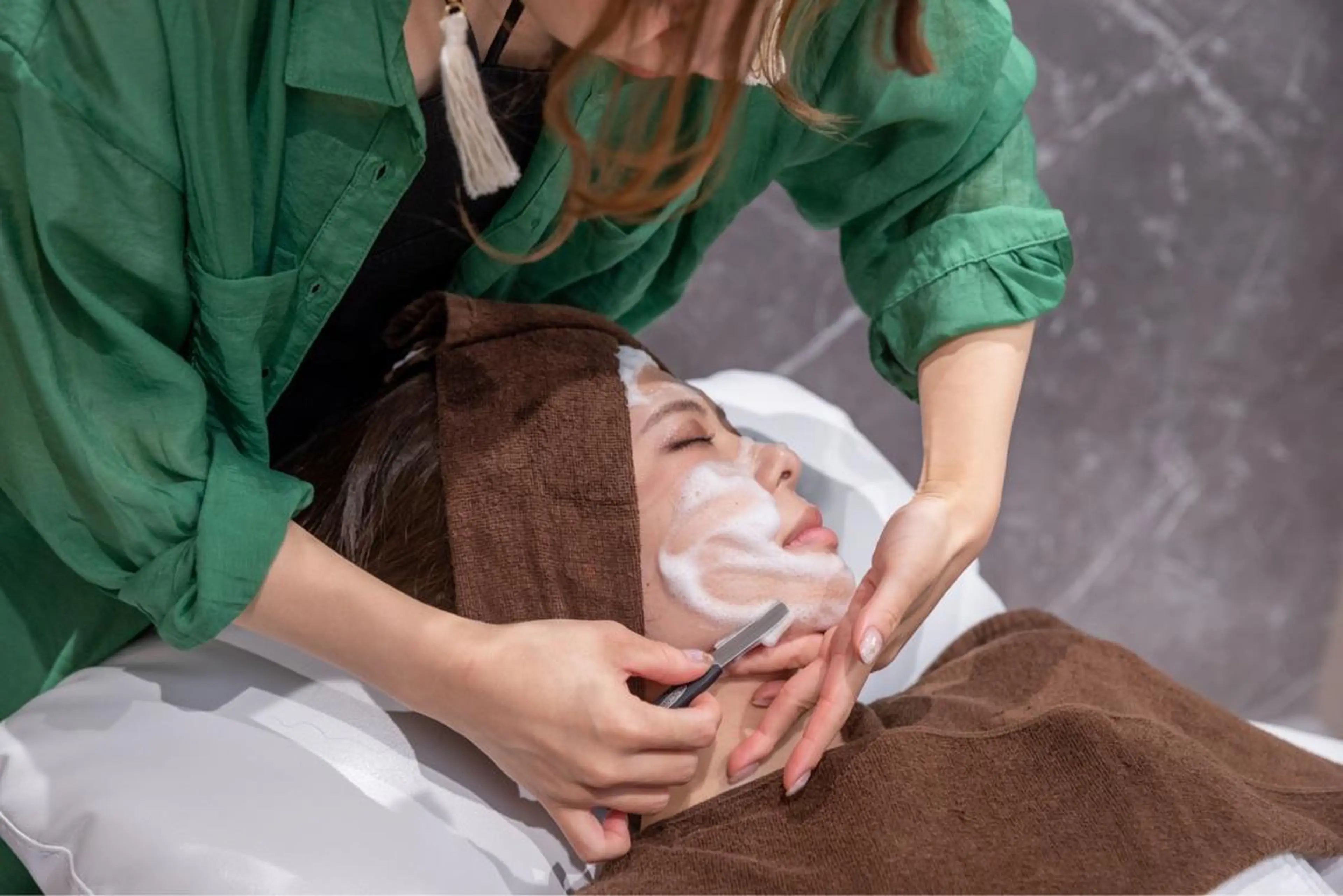 ゲリラ価格💞【お肌トーンUP⤴️✨️】フェイシャルシェービングでつるん肌に🫧(30分)の写真