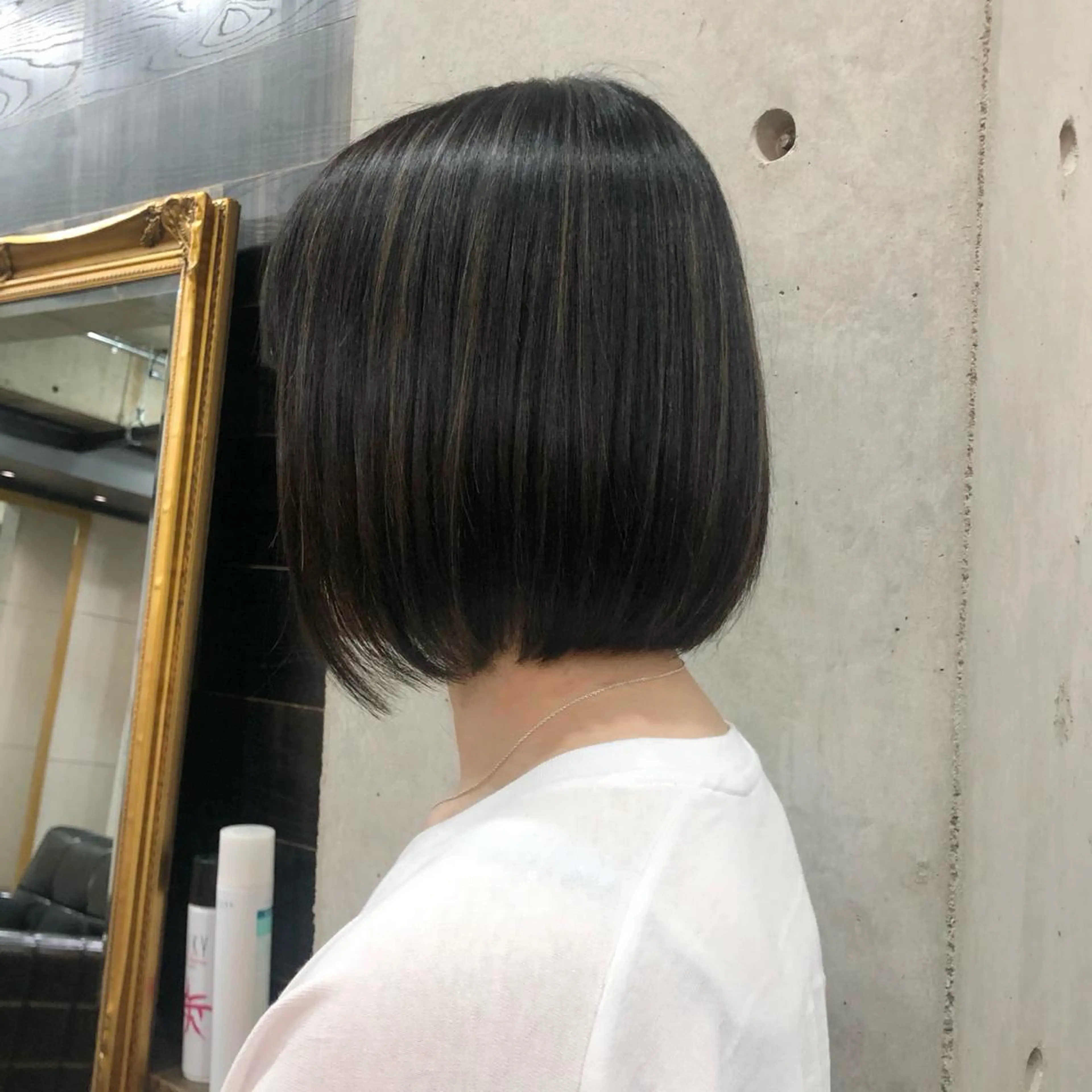 ショート カラー ネイル ハイライトカラー ボブ ハイライト 中山 天地のヘアスタイル