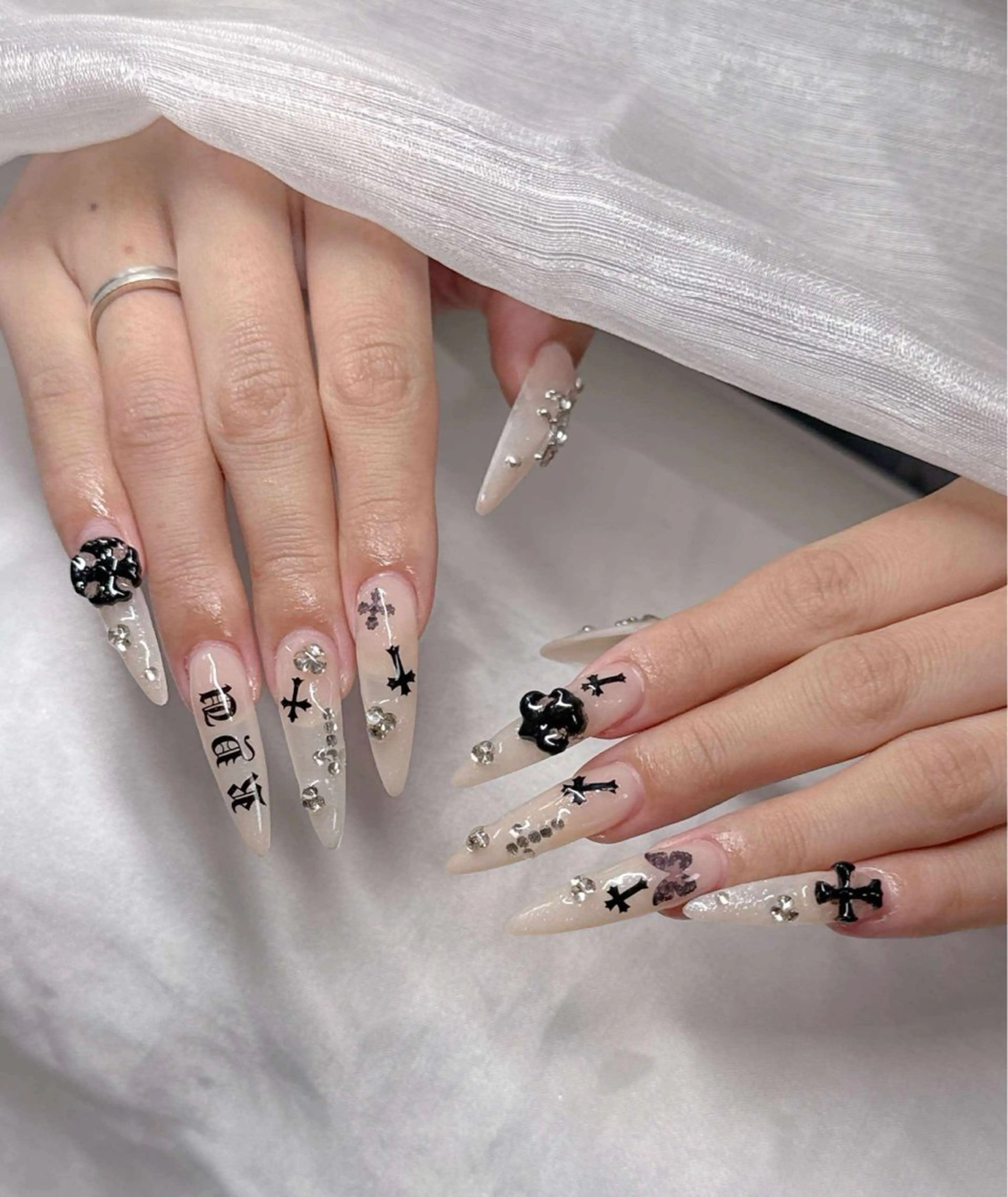 ネイル 長さ出し グラデーション 卒業式 キラキラネイル マグネットネイル ハンドネイル Lee Nailsのネイルデザイン