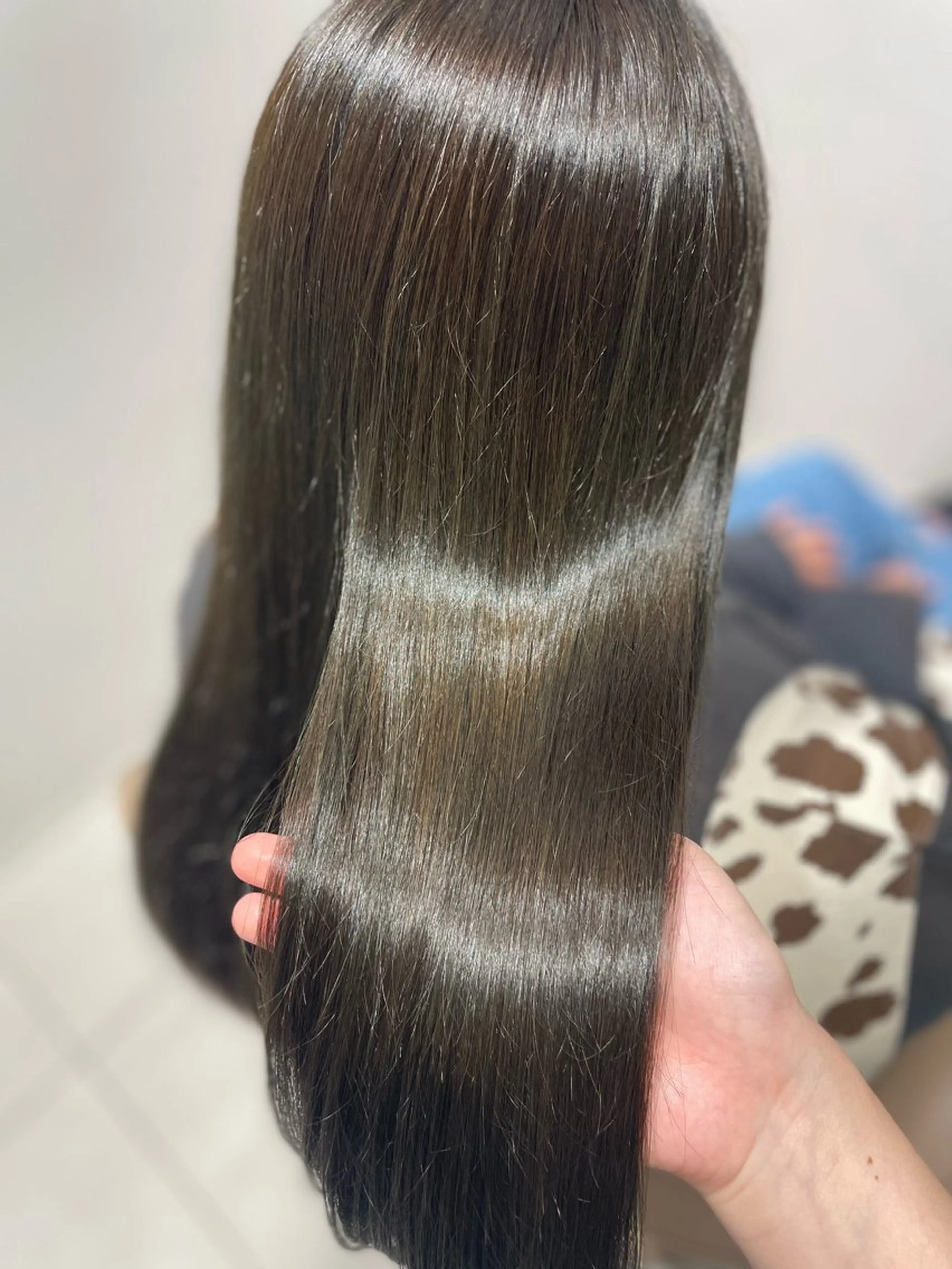 ロング カラー ブリーチ ブリーチなしカラー オリーブカラー ココロ cocoroのヘアスタイル