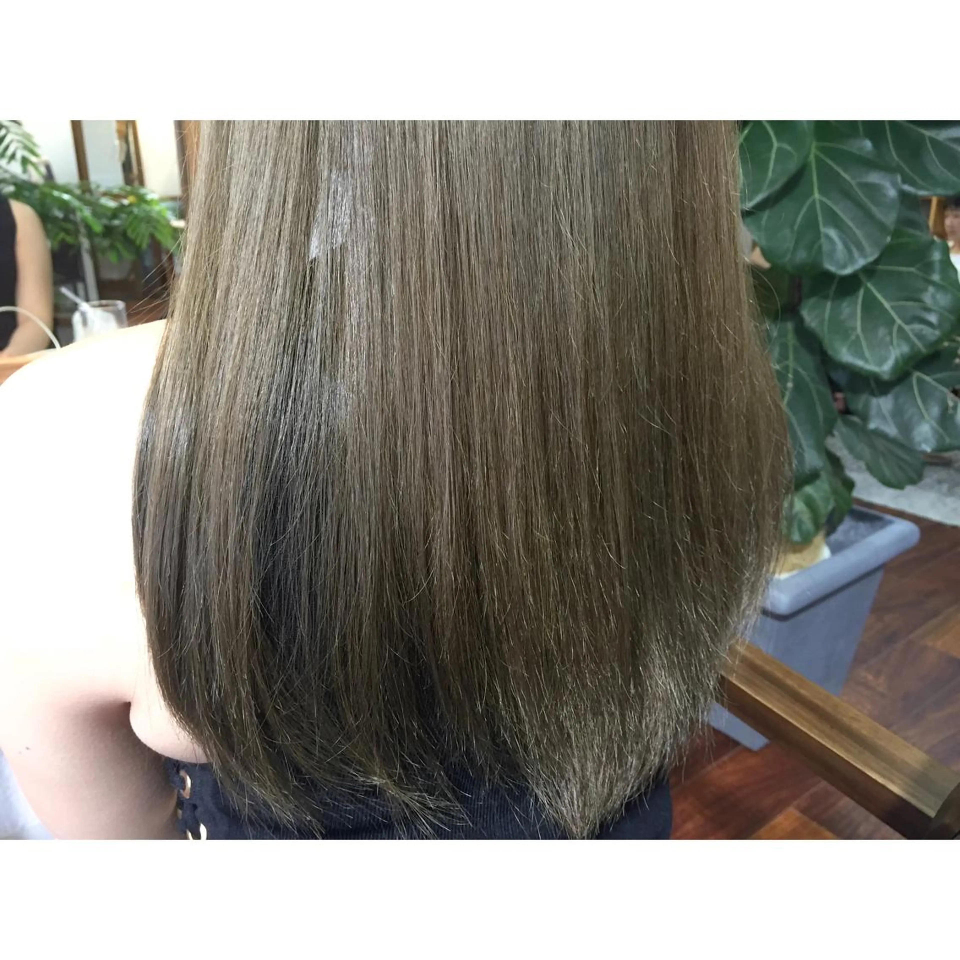 セミロング カラー アッシュ ベージュカラー ブラウンカラー ハイライトカラー オリーブベージュ 江上拓郎/ショート /酸性ストレートのヘアスタイル