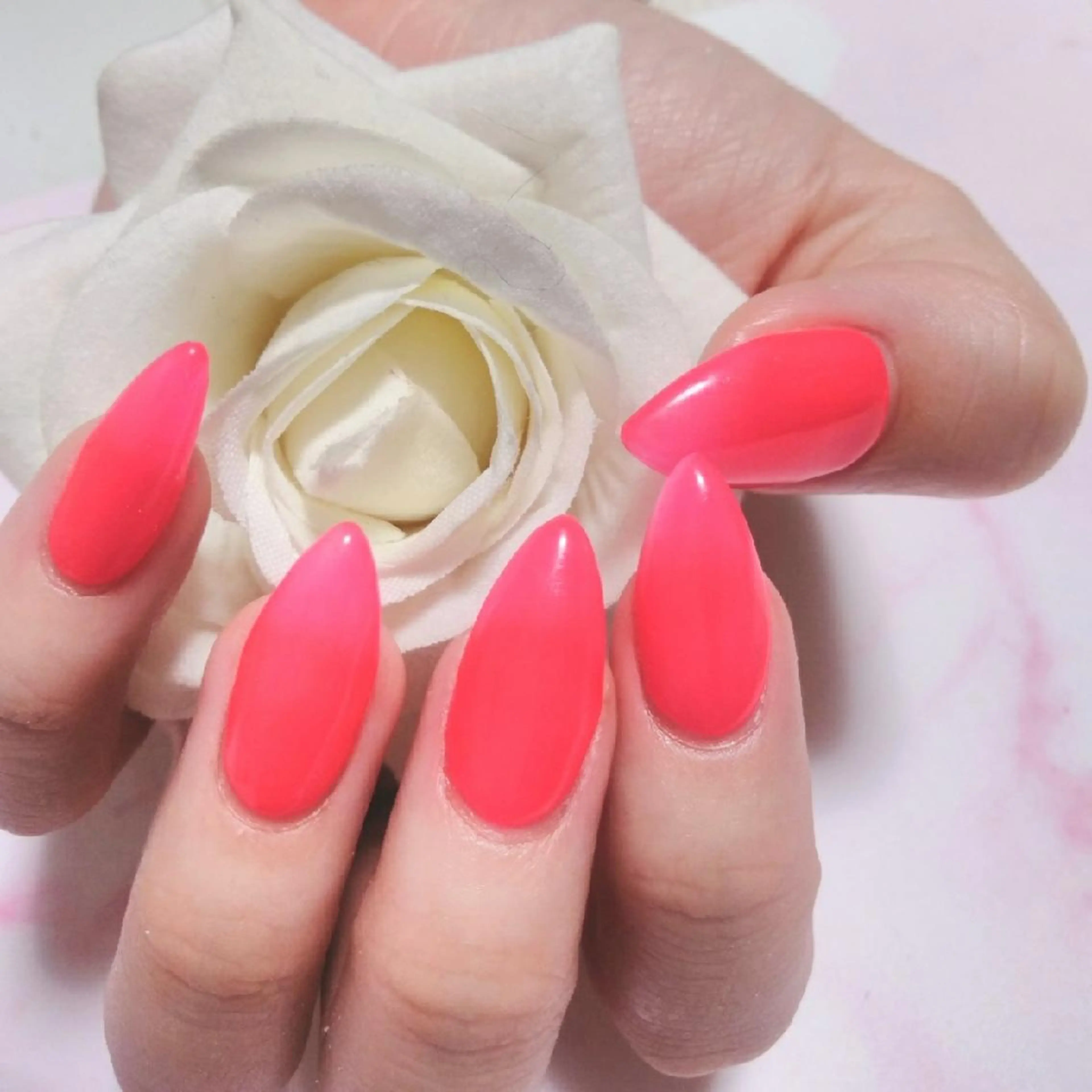 ネイル エステとネイル ローズコンフォートのネイルデザイン